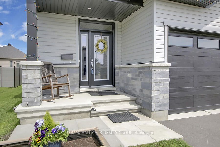 768 Namur Street Property Photo 3