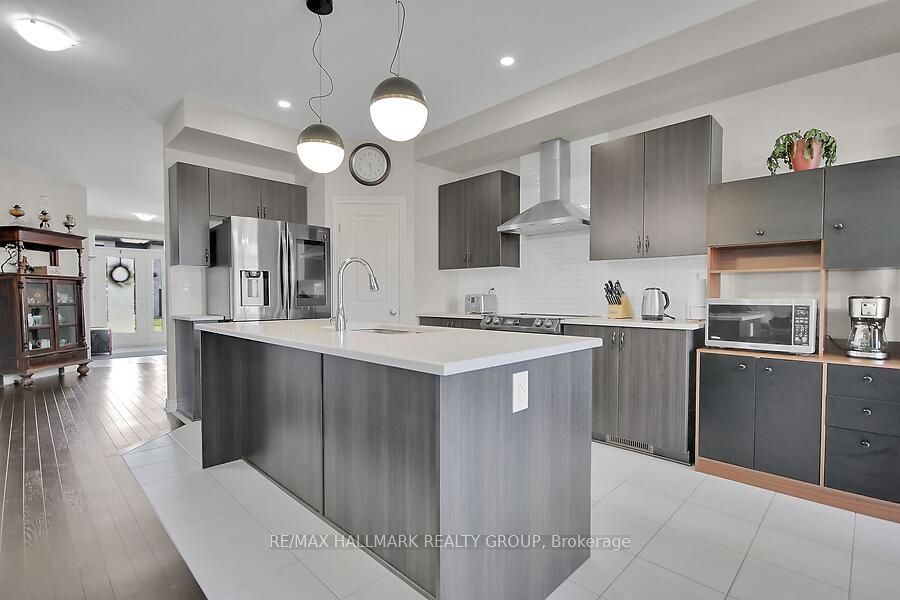 768 Namur Street Property Photo 10