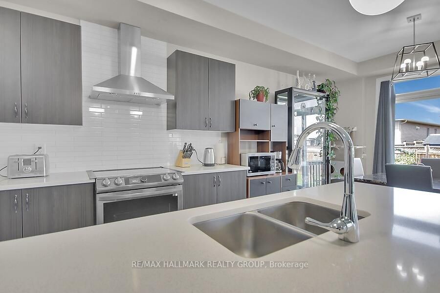 768 Namur Street Property Photo 11
