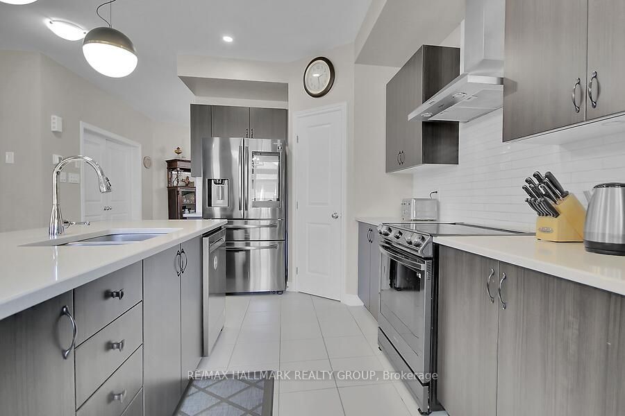 768 Namur Street Property Photo 13