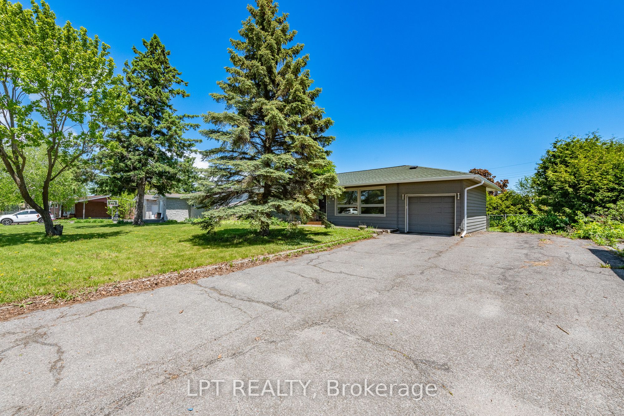 5 Attwood Crescent Property Photo 1