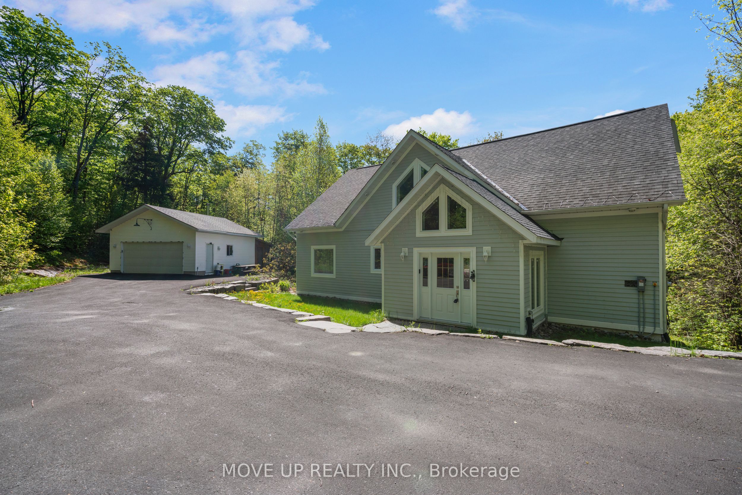 1884 Brunel Road Property Photo 2