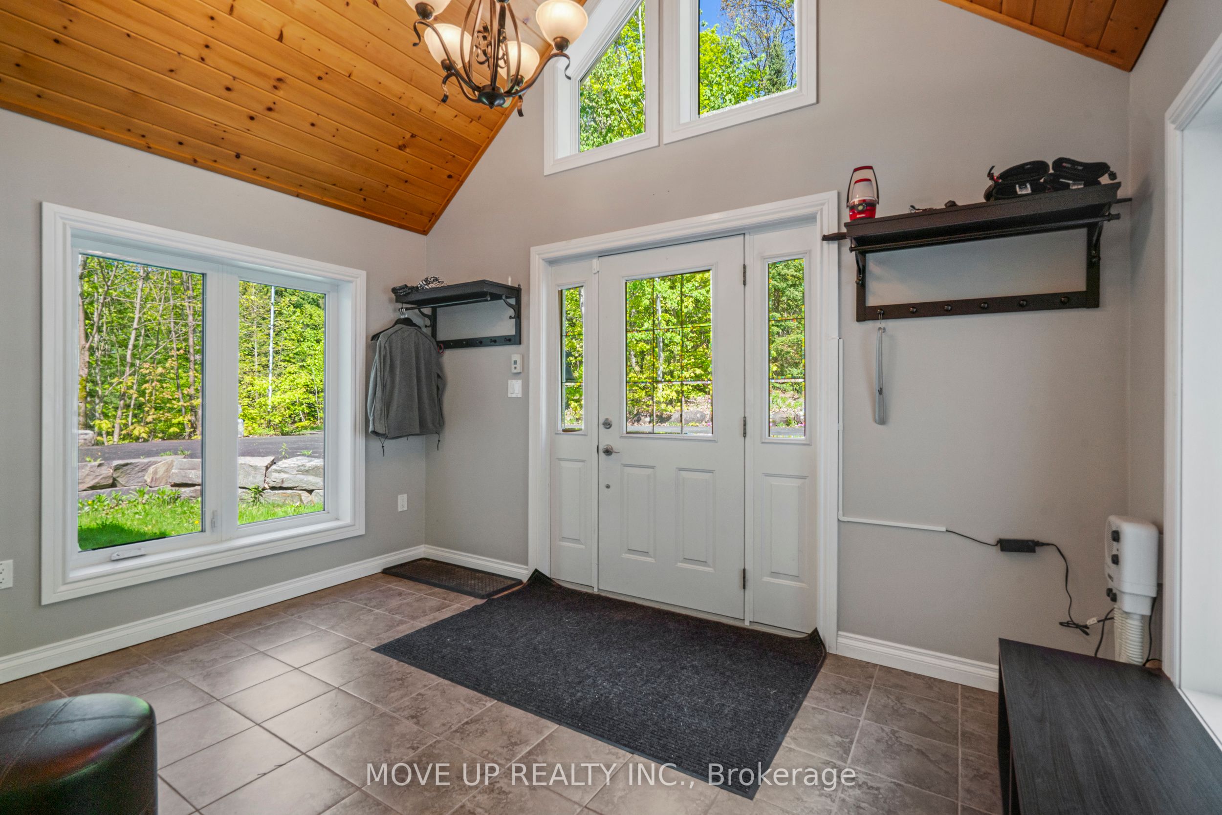 1884 Brunel Road Property Photo 4