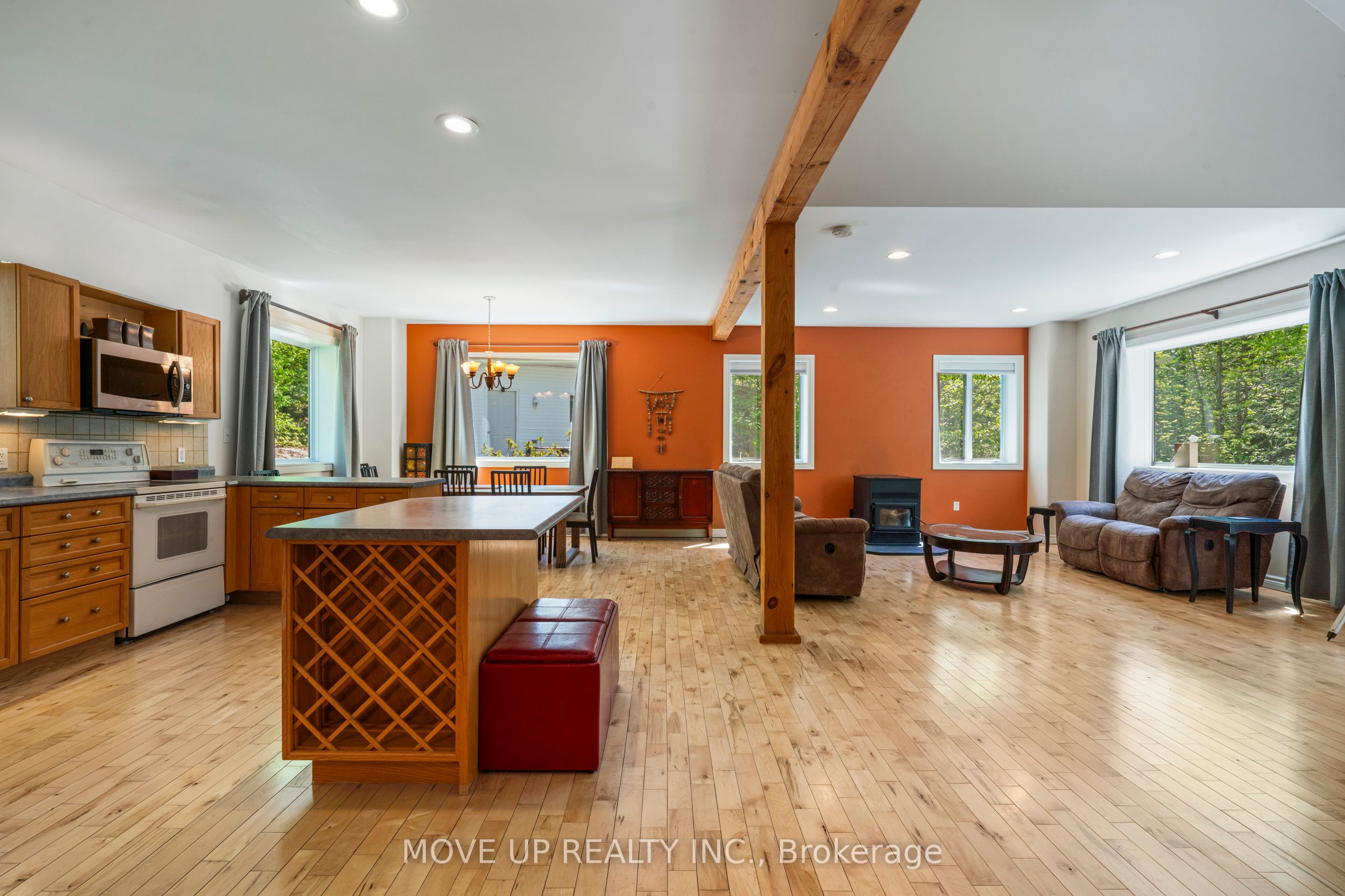 1884 Brunel Road Property Photo 6