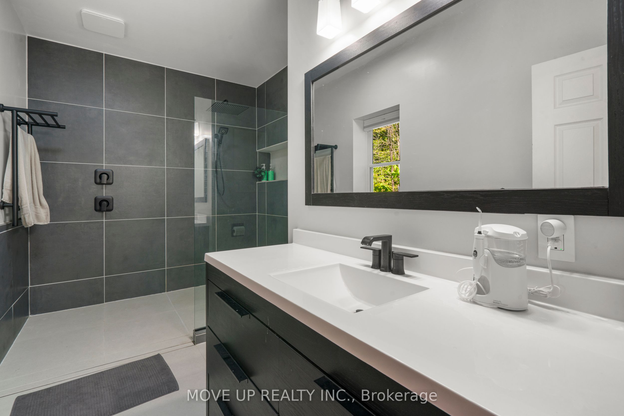 1884 Brunel Road Property Photo 19