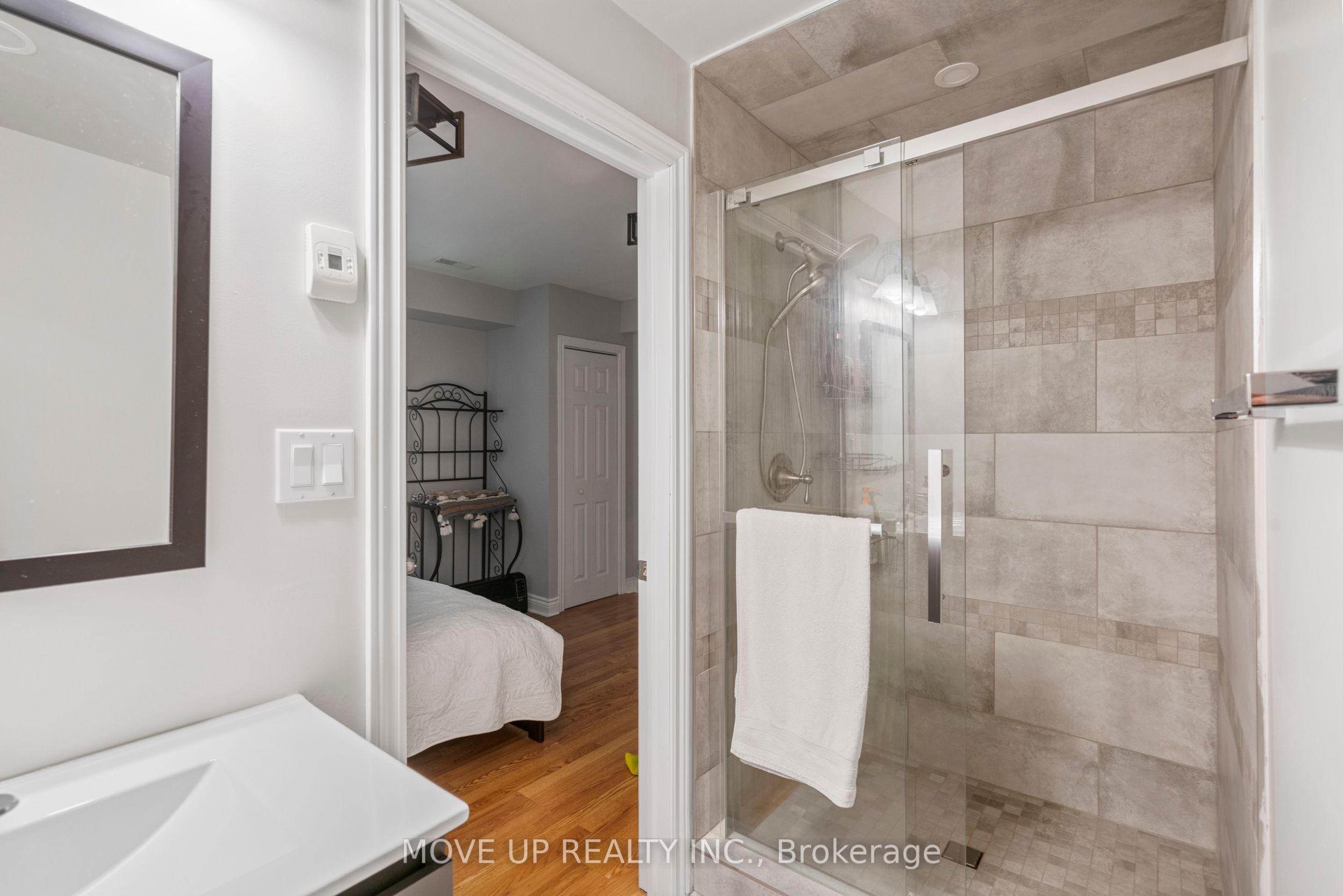 1884 Brunel Road Property Photo 32