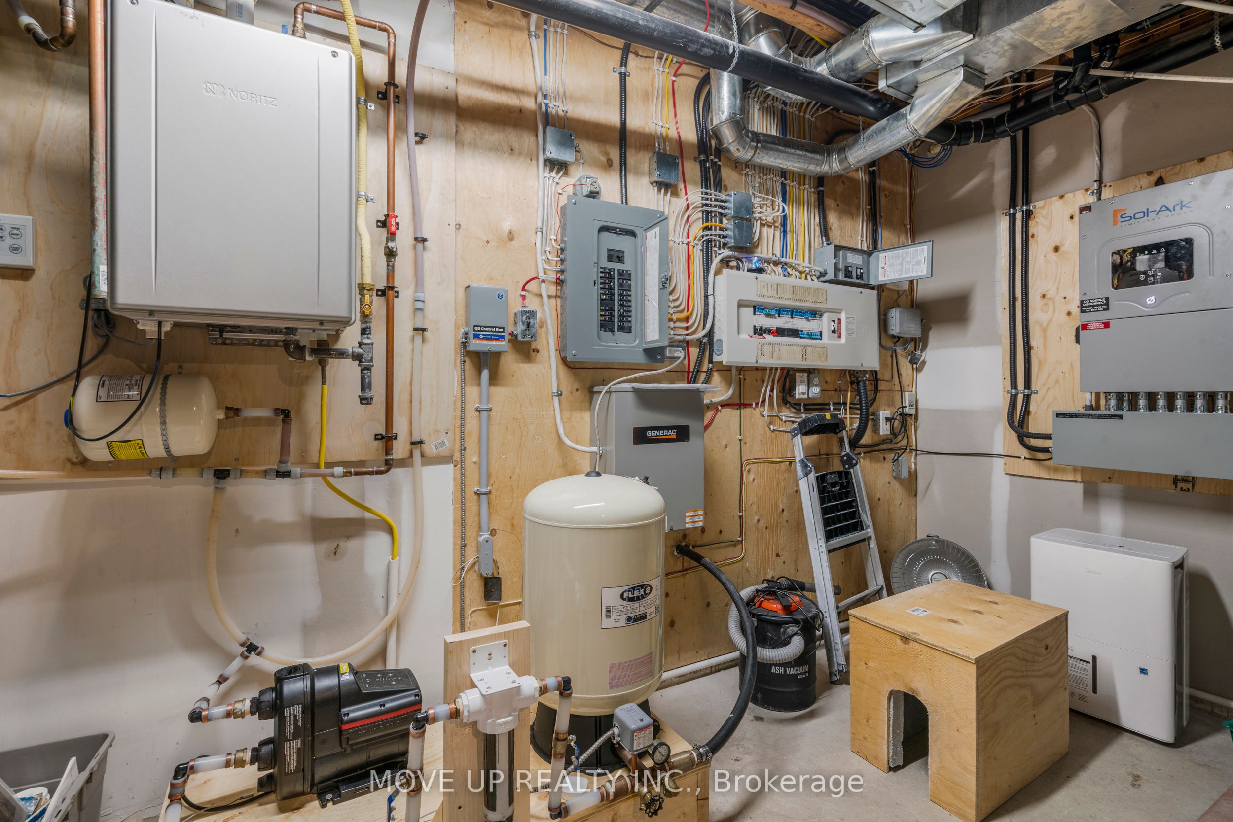 1884 Brunel Road Property Photo 34