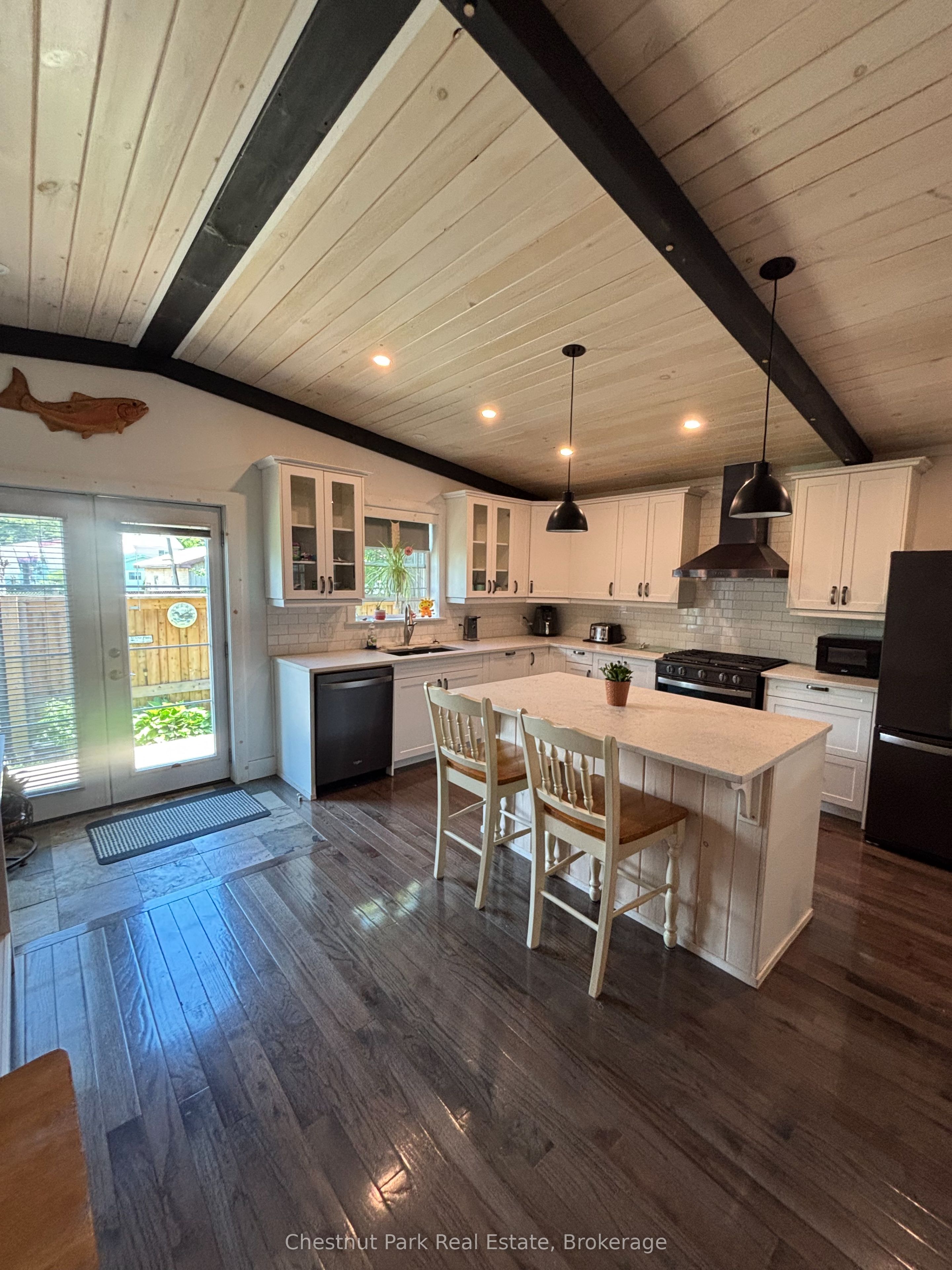 175 Crescent Drive Property Photo 1