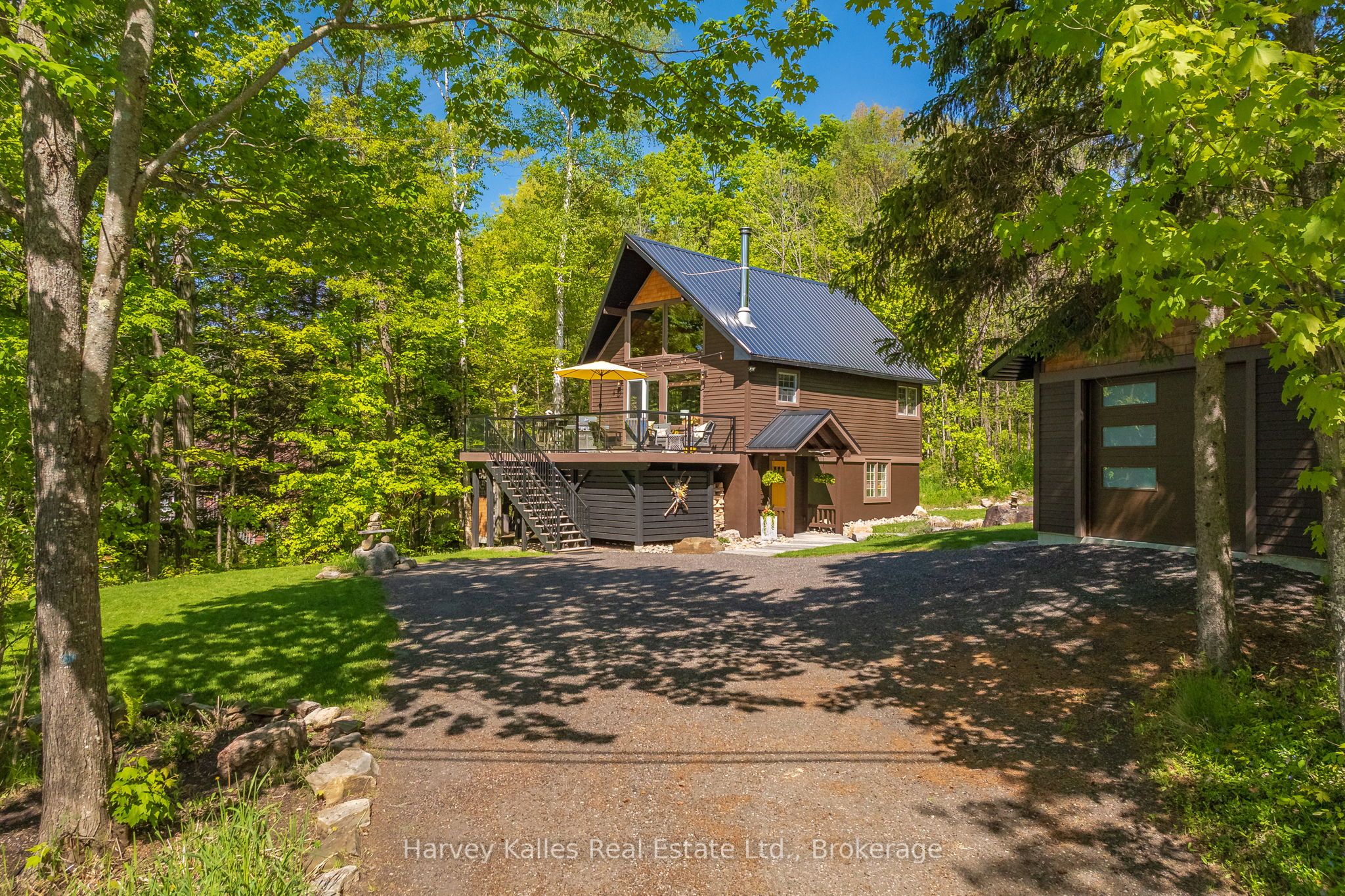 157 Chalet Cres Property Photo 1
