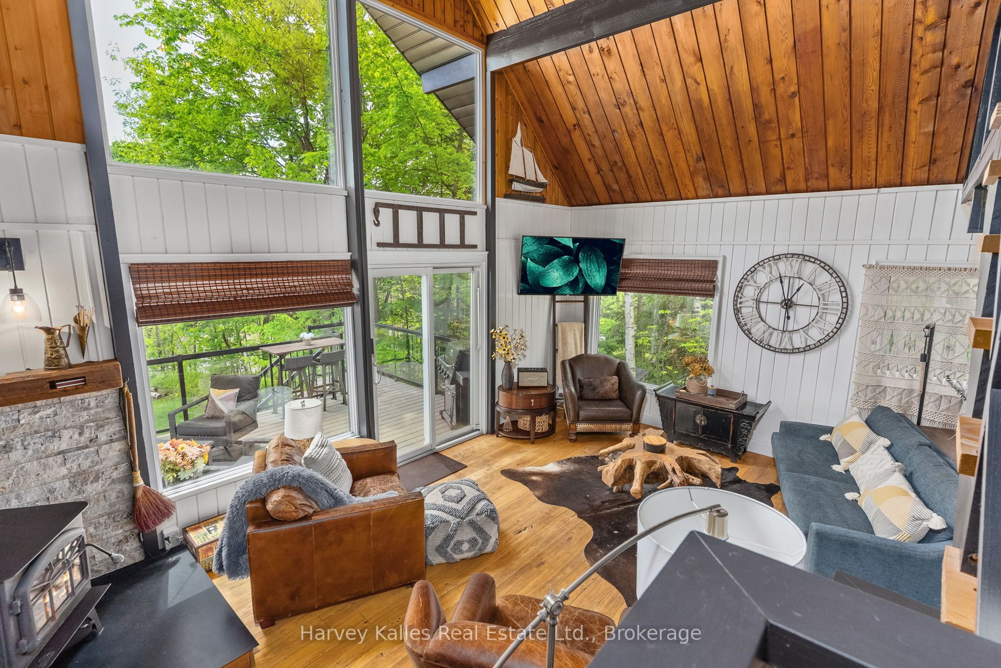 157 Chalet Crescent Property Photo 9