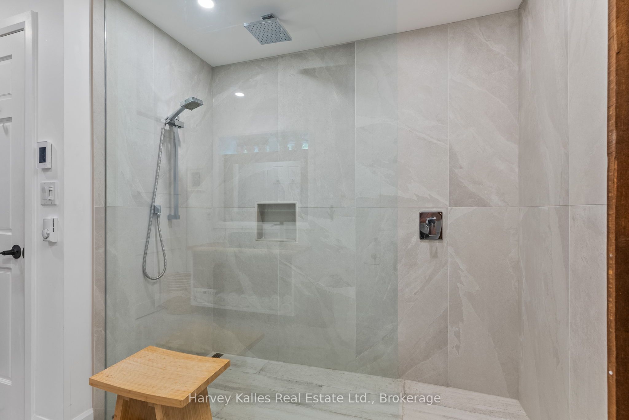 157 Chalet Crescent Property Photo 29