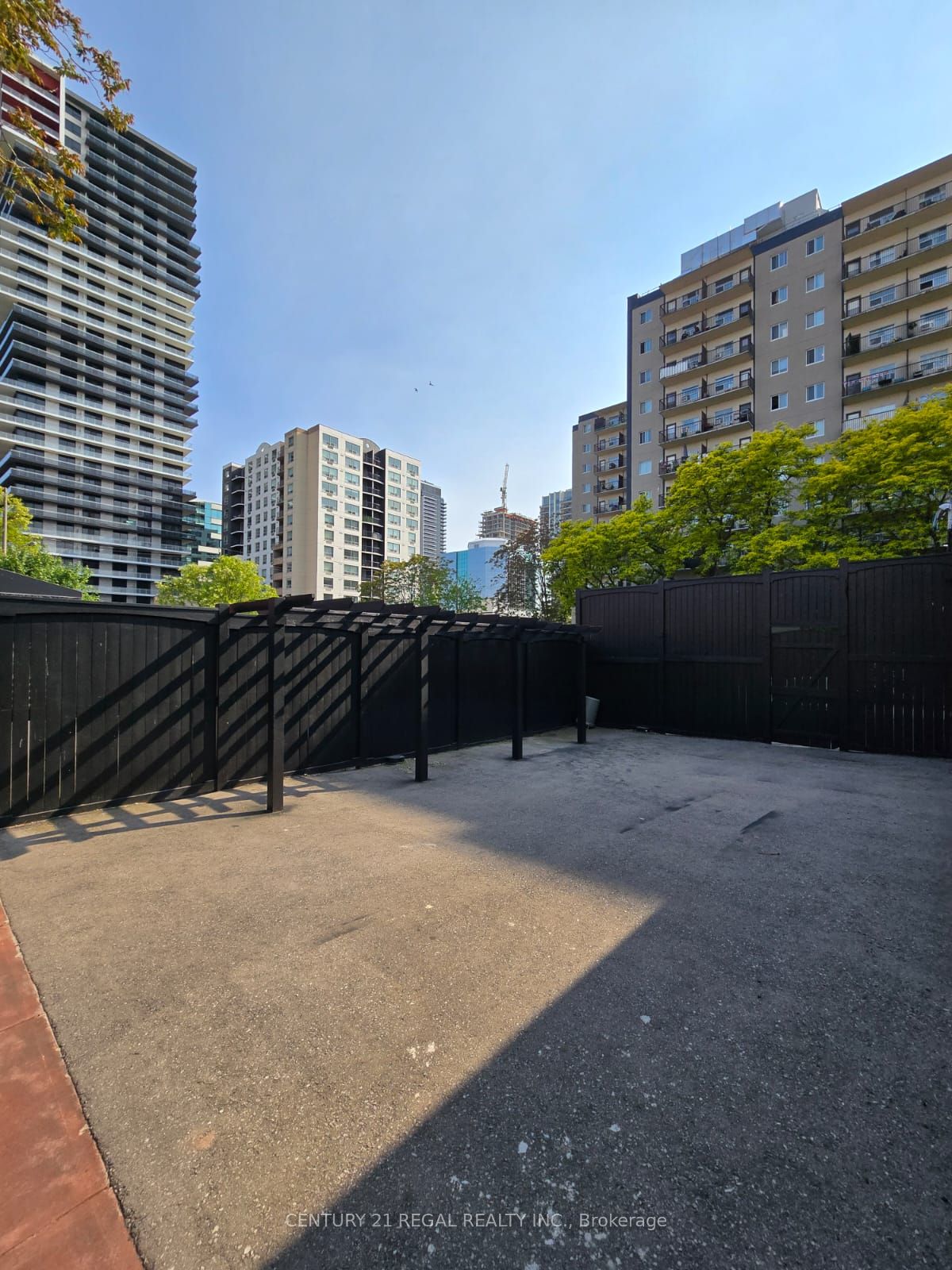 545 Richmond Street Property Photo 16