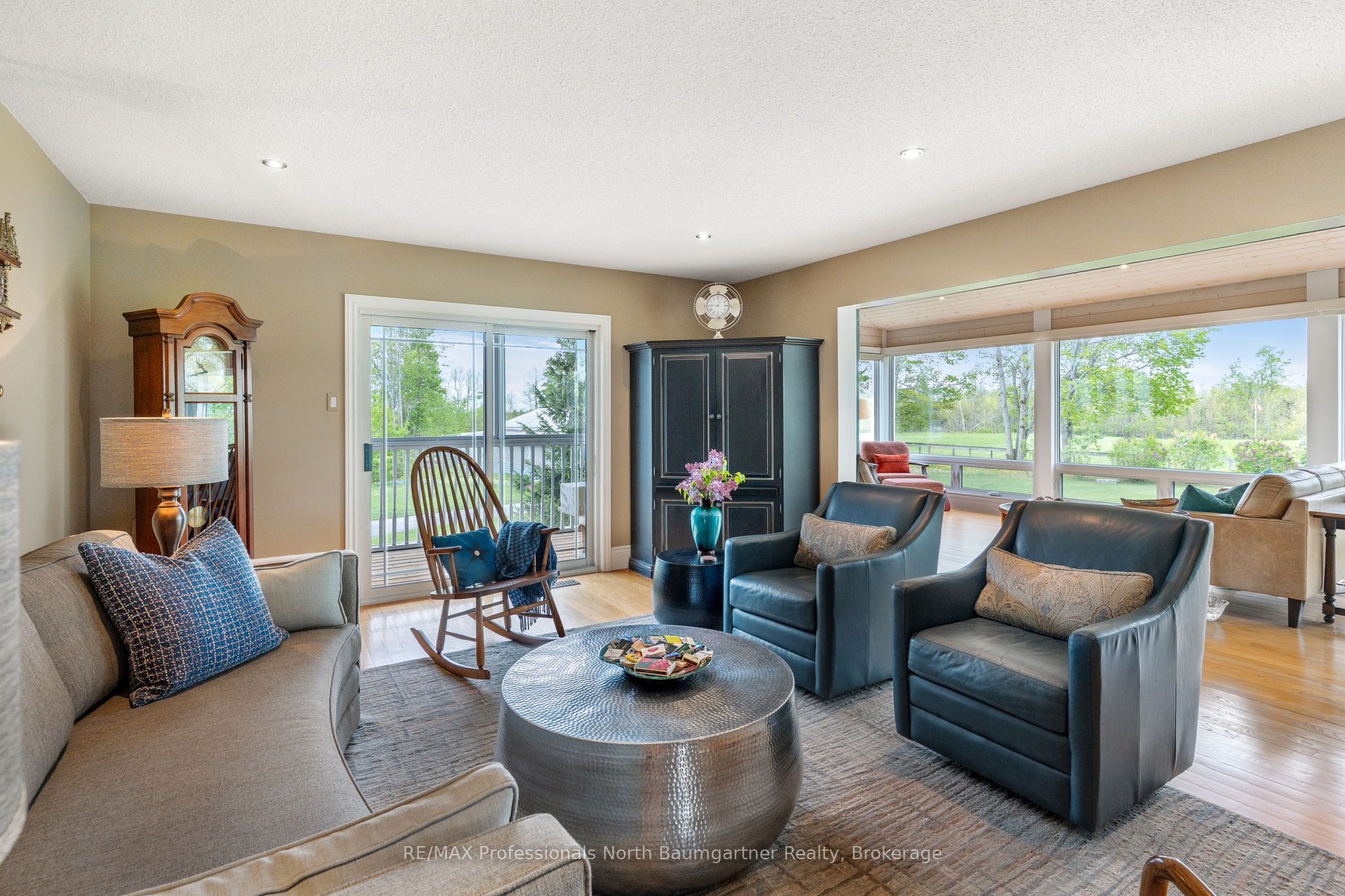 451 Fairbairn Road Property Photo 14