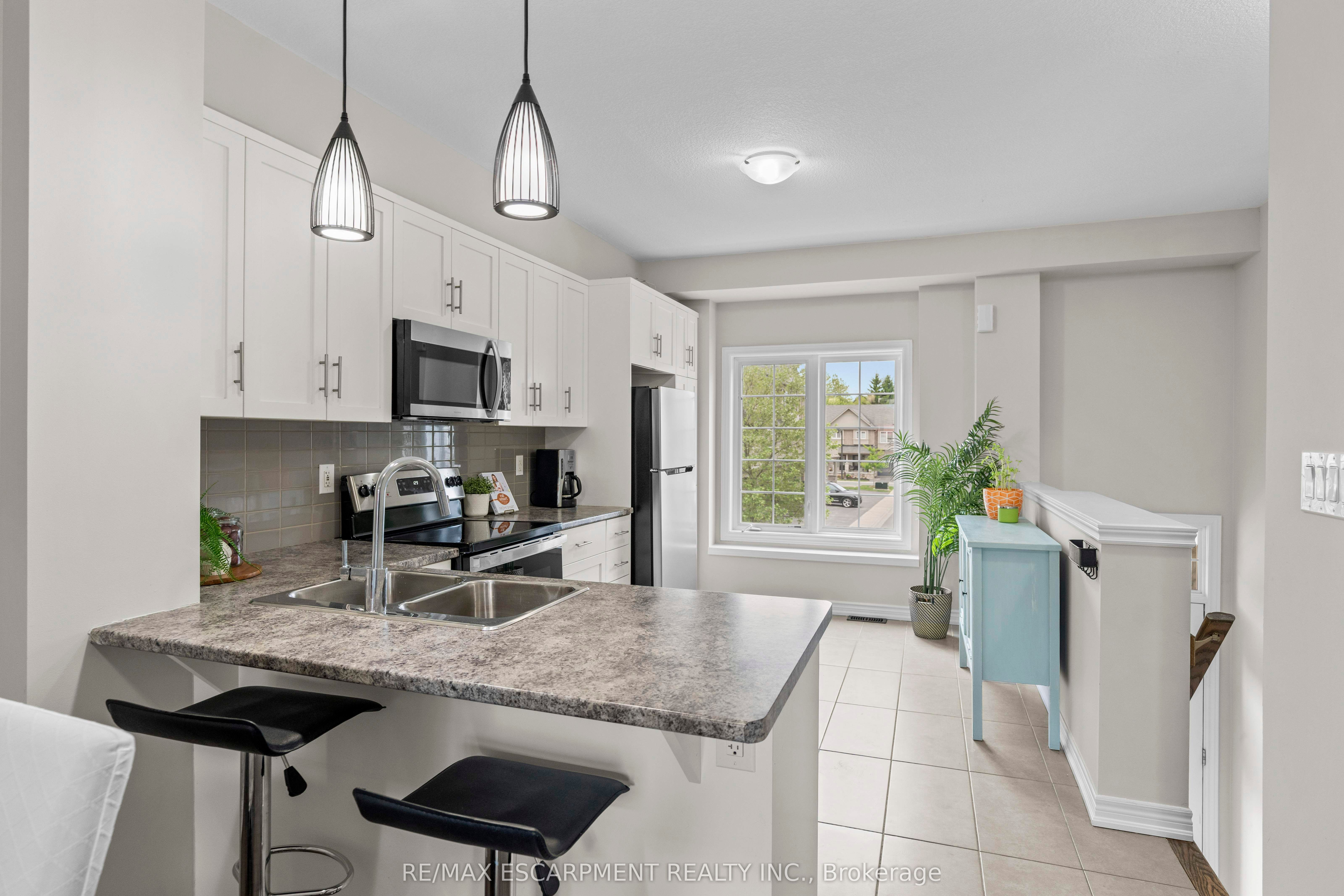 #53 - 215 Dundas Street Property Photo 6