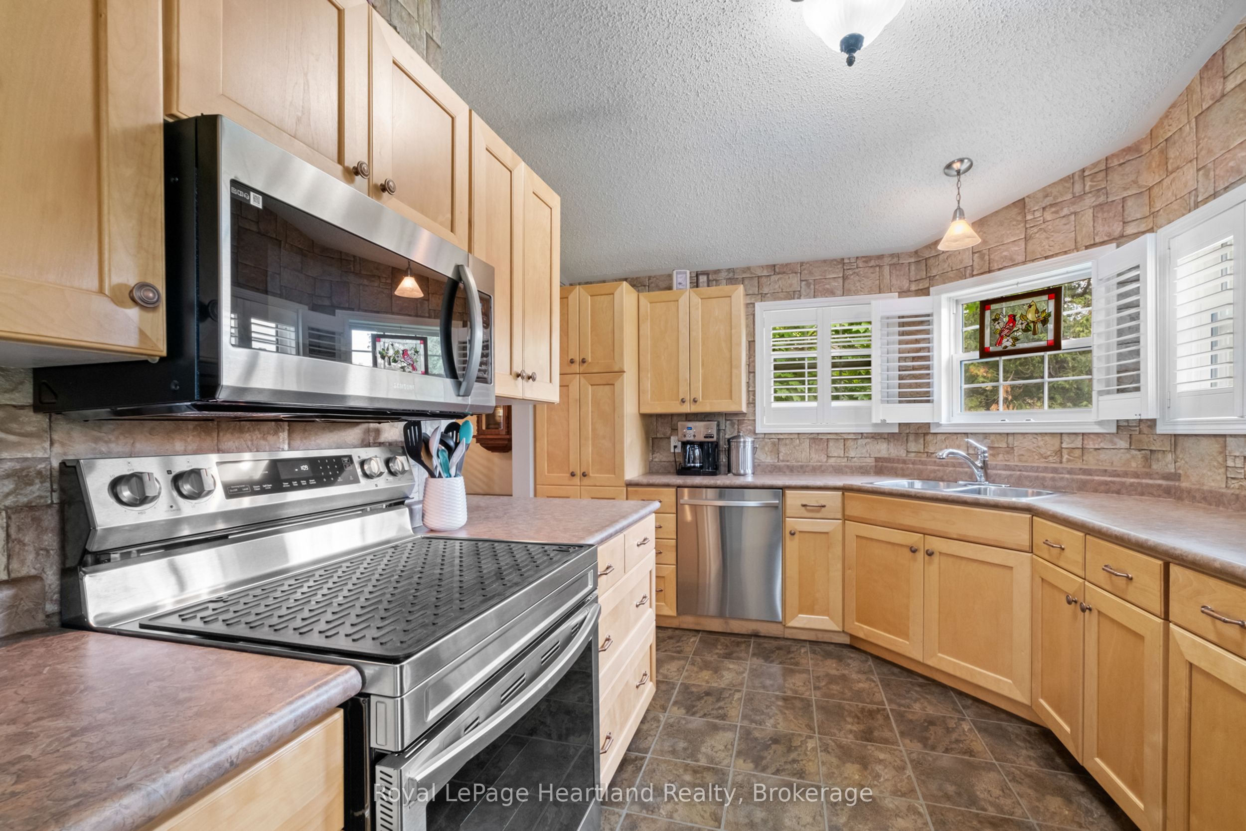 81402 Champlain Boulevard Property Photo 3