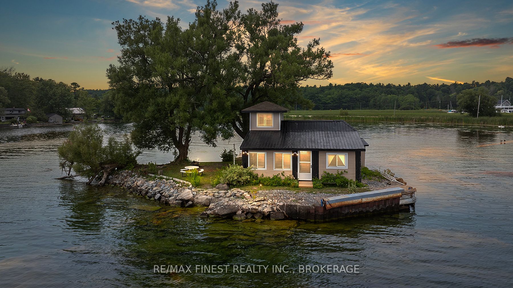 1a Island Bateau Property Photo 1