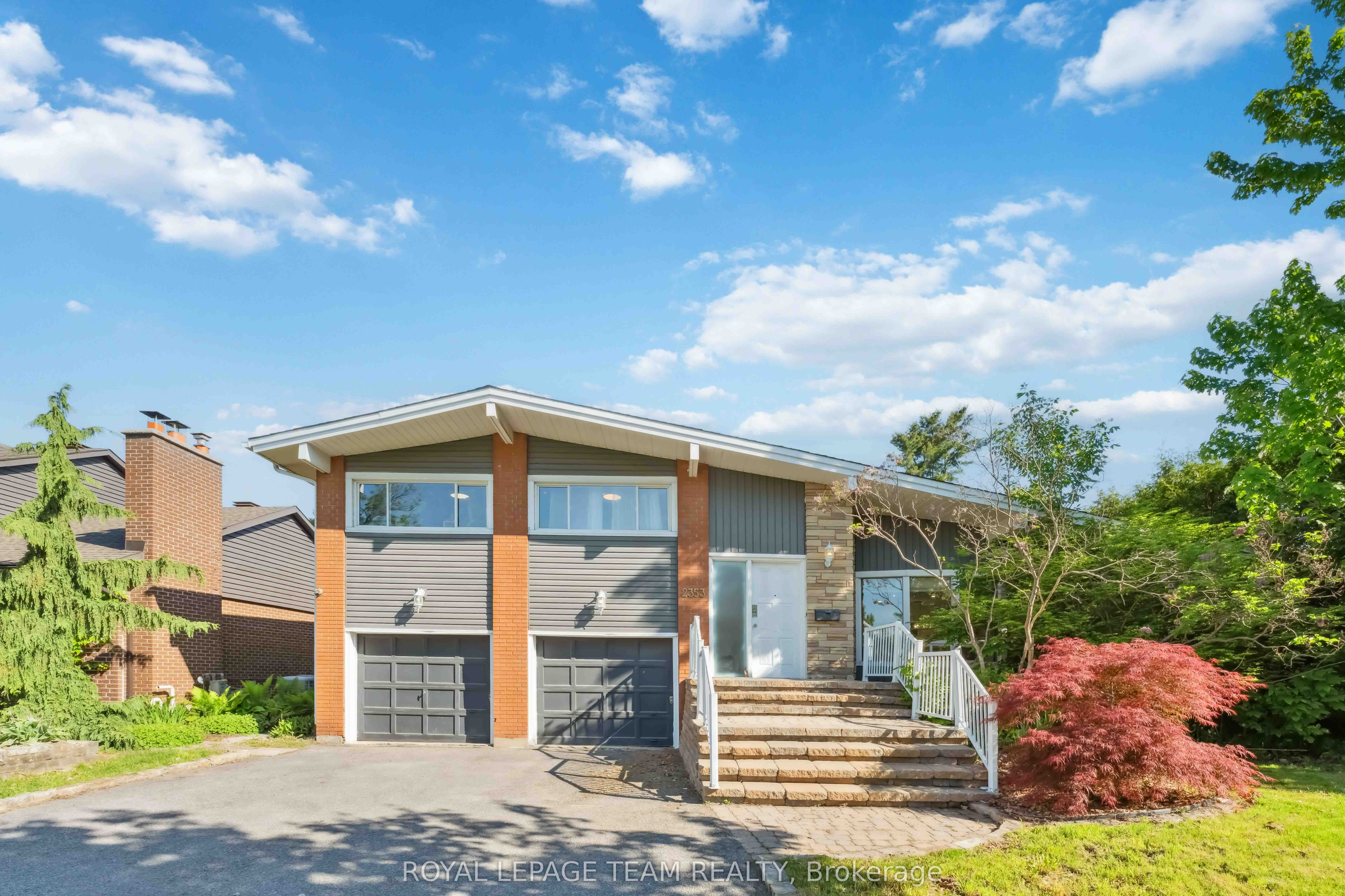 2353 Georgina Drive N Property Photo 1
