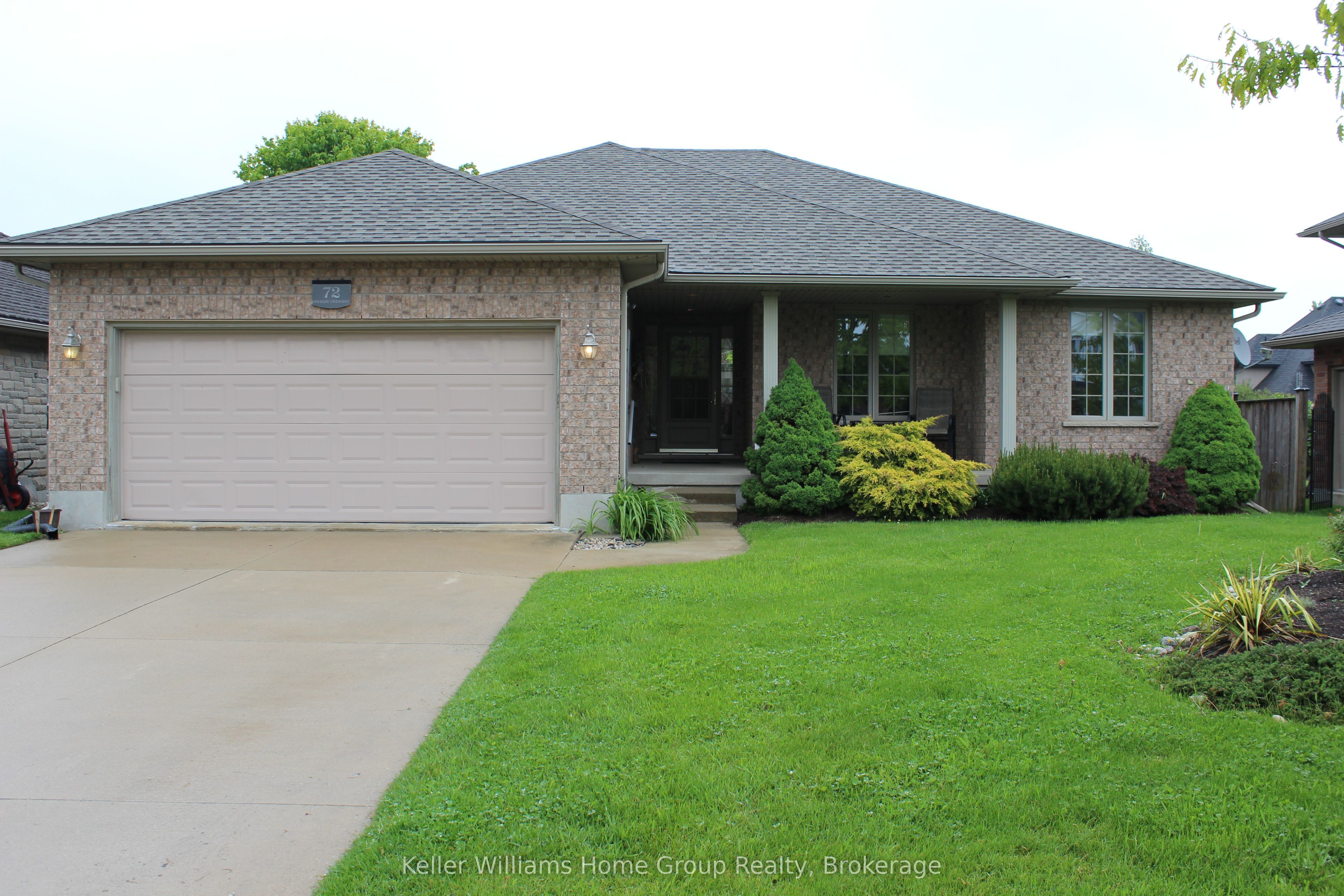 72 Stanley Crescent Property Photo 1