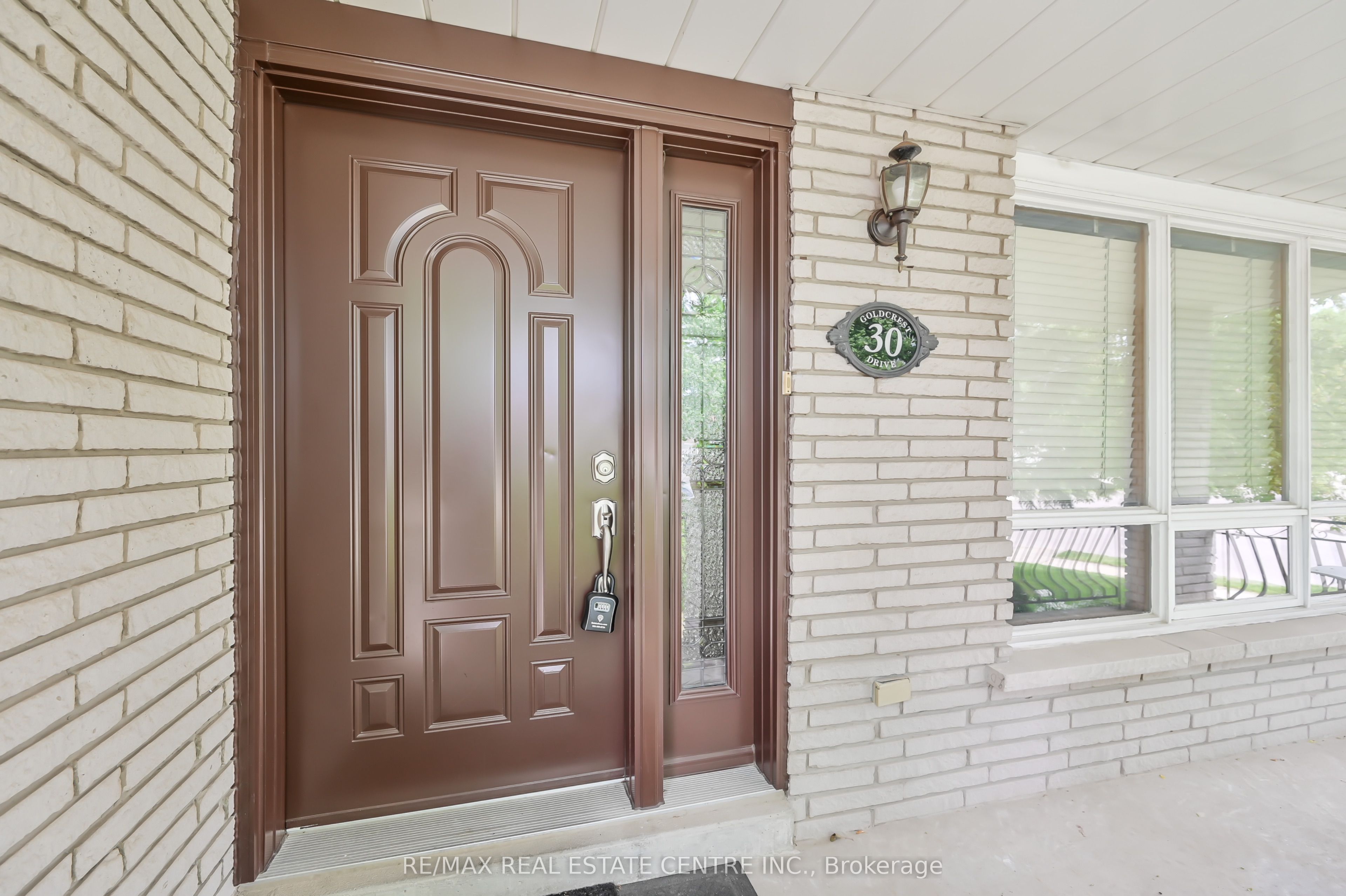 30 Goldcrest Drive Property Photo 2