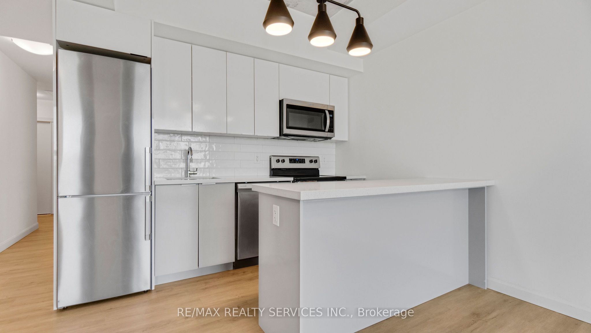#811 - 7 Erie Avenue Property Photo 10