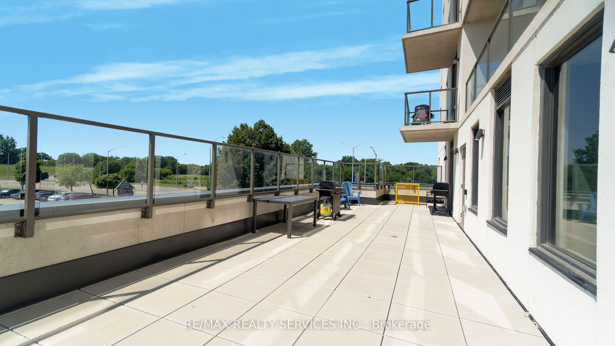 #811 - 7 Erie Avenue Property Photo 25