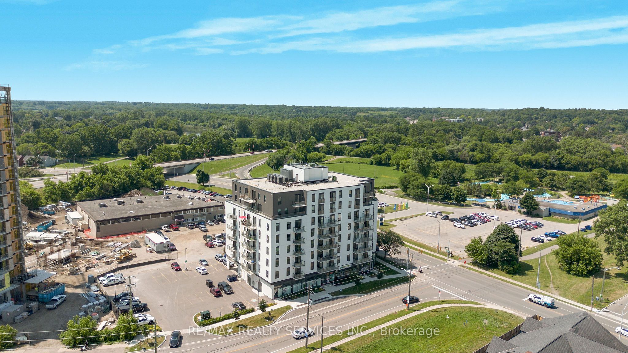 #811 - 7 Erie Avenue Property Photo 29