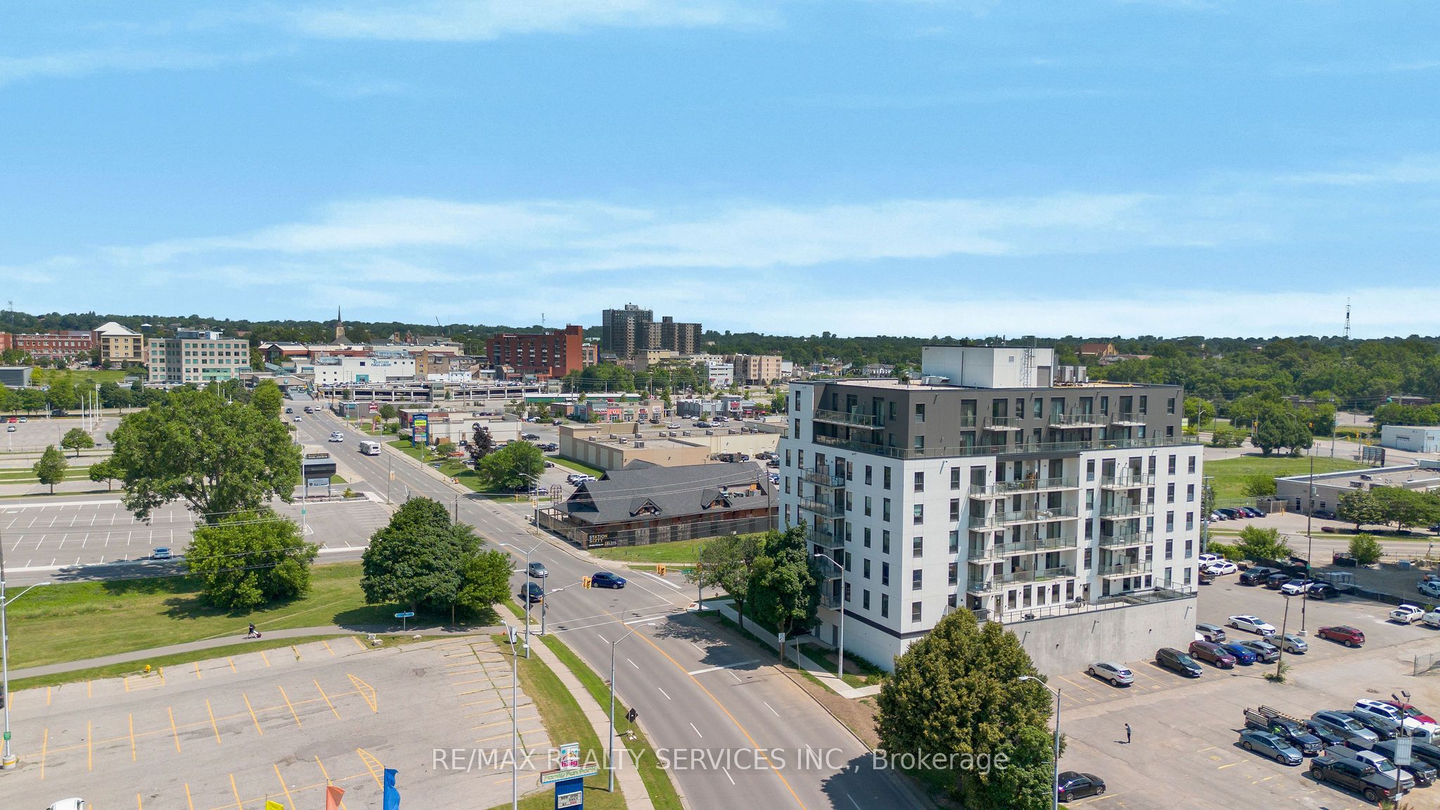 #811 - 7 Erie Avenue Property Photo 30