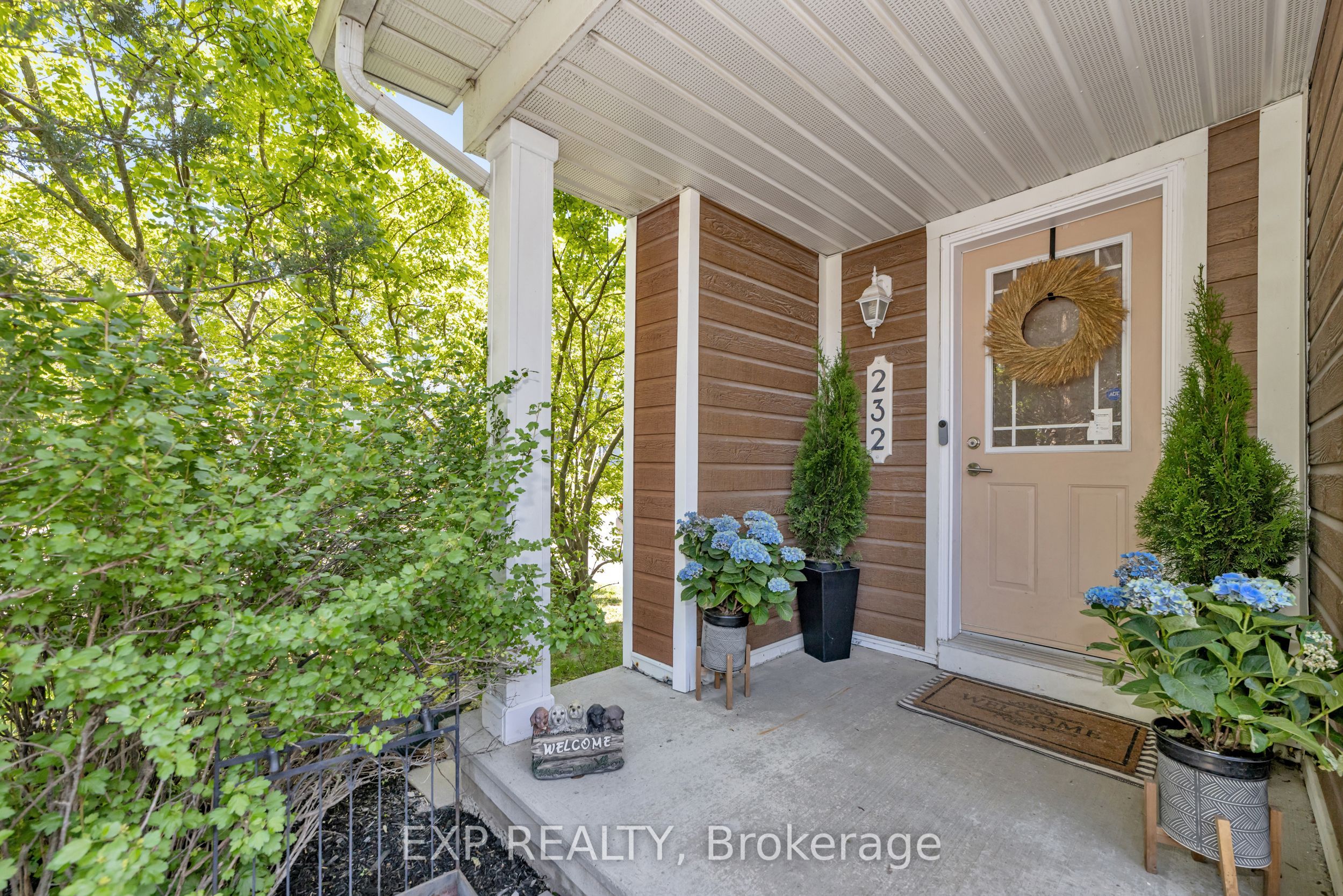232 Meadowbreeze Drive Property Photo 3