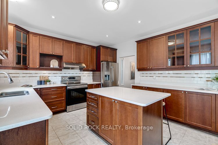 531 Bretby Crescent Property Photo 11