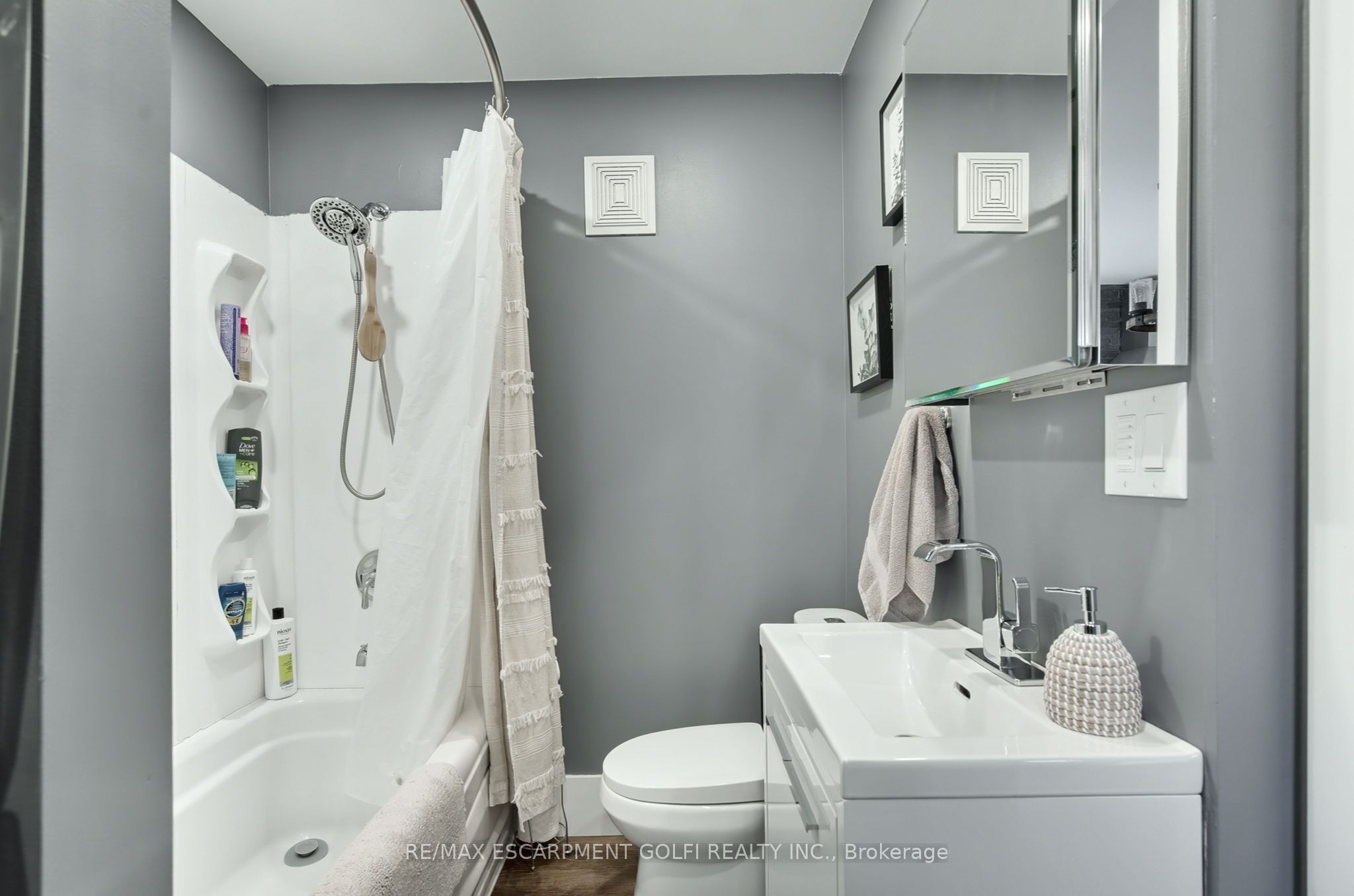 4279 East Avenue Property Photo 11
