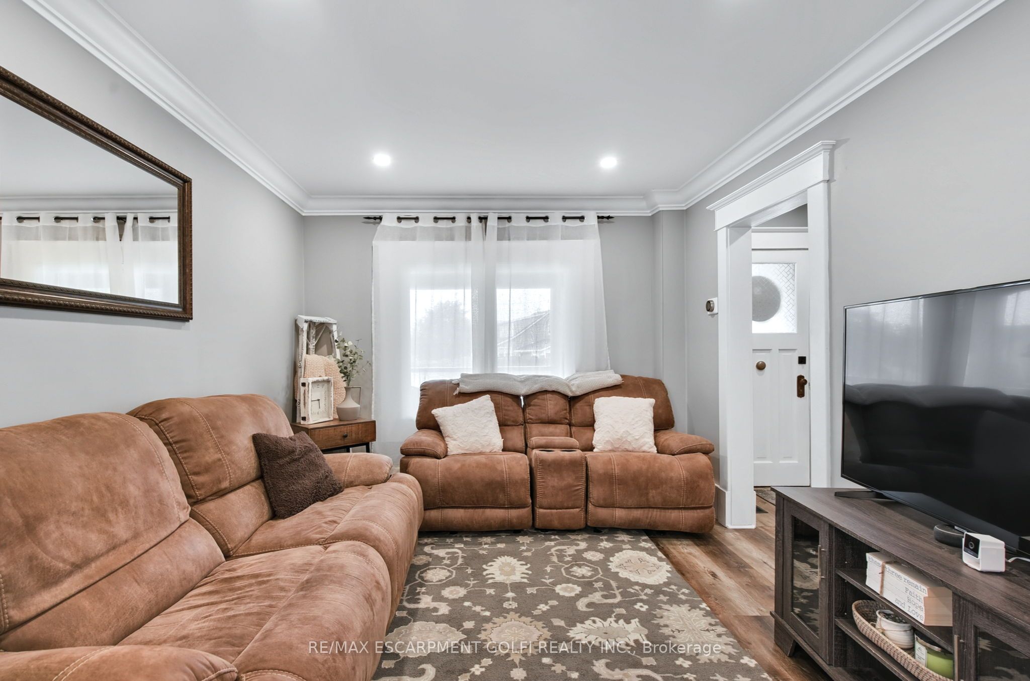 4279 East Avenue Property Photo 14