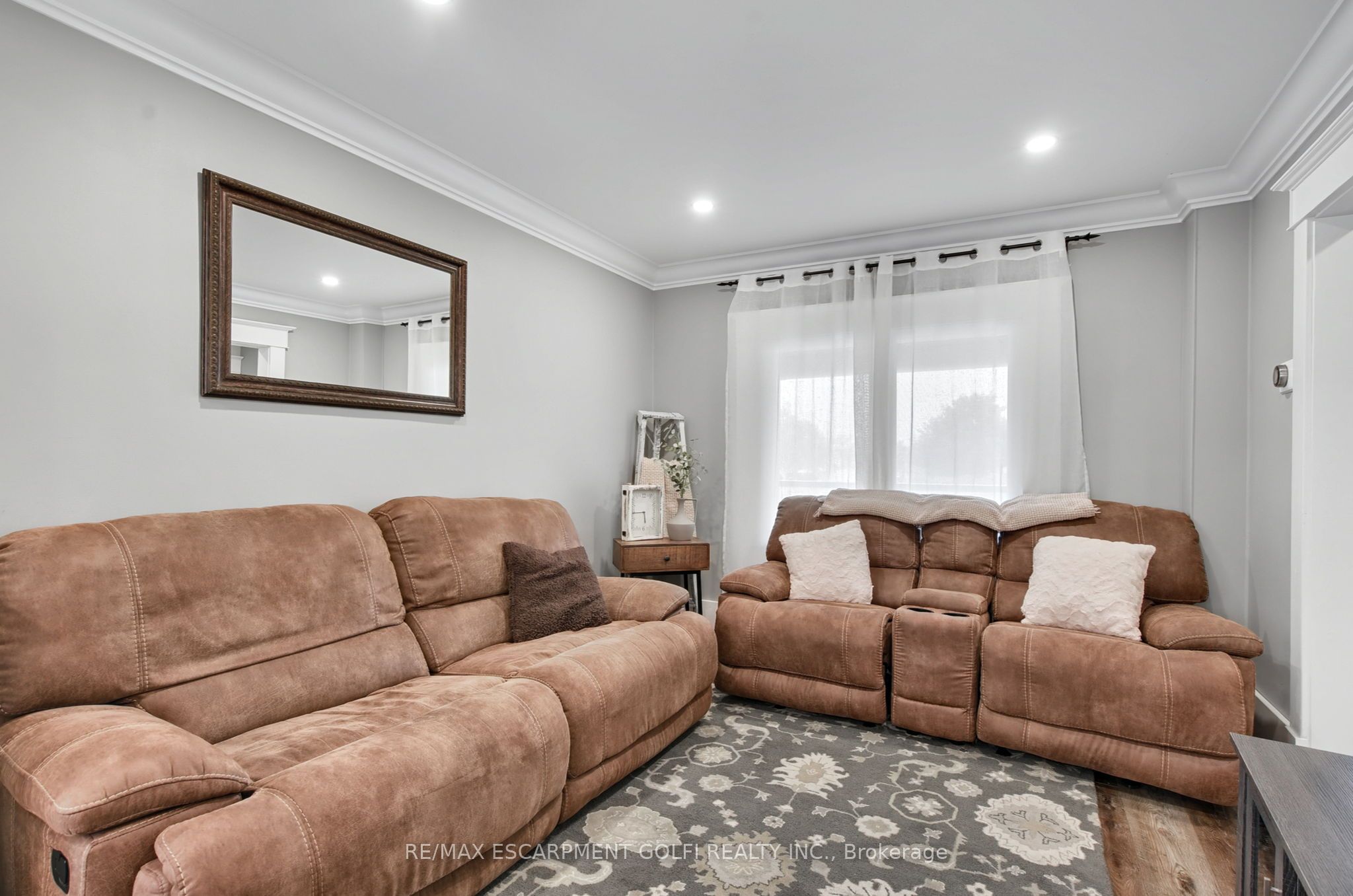 4279 East Avenue Property Photo 15