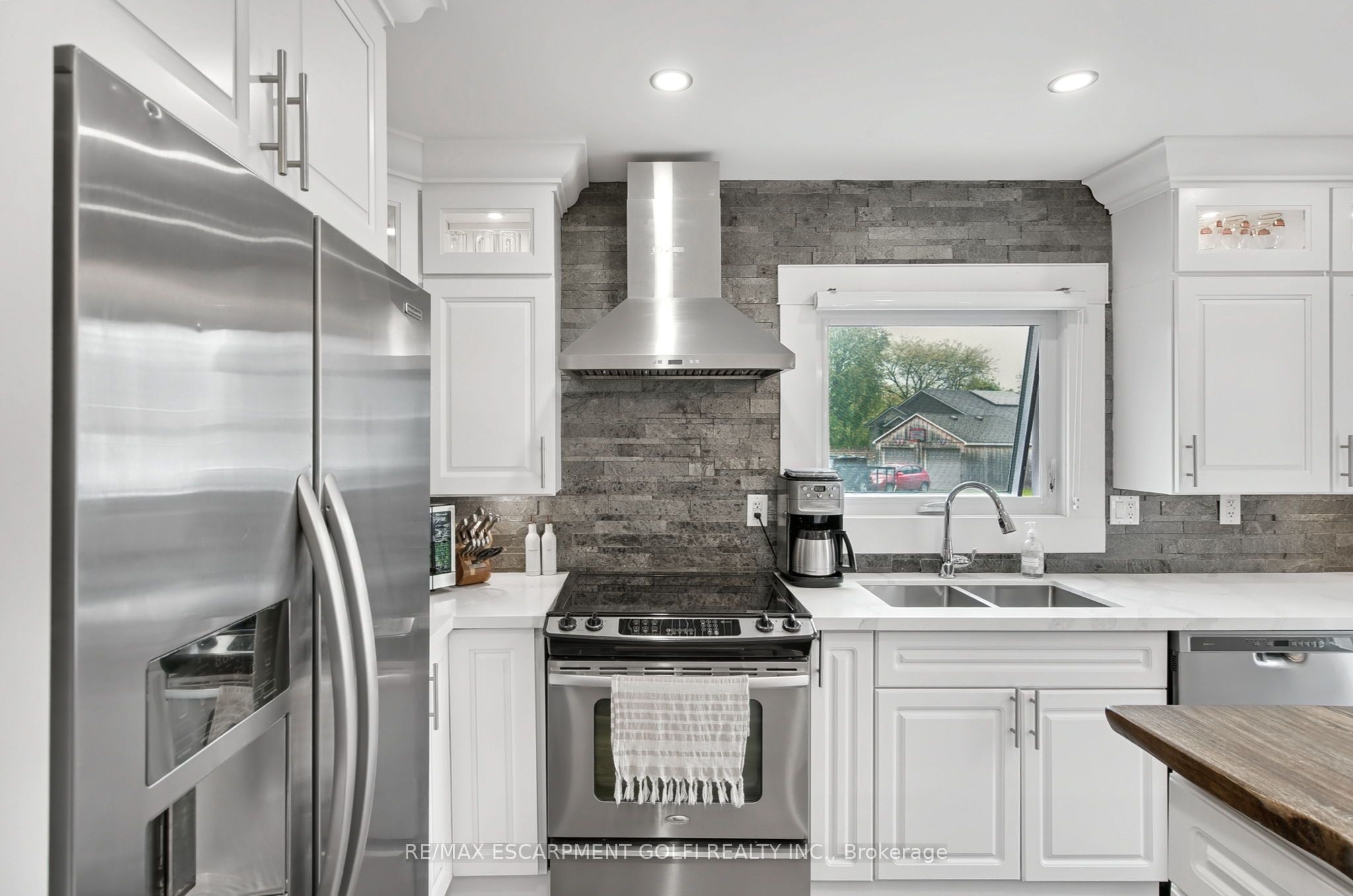 4279 East Avenue Property Photo 17