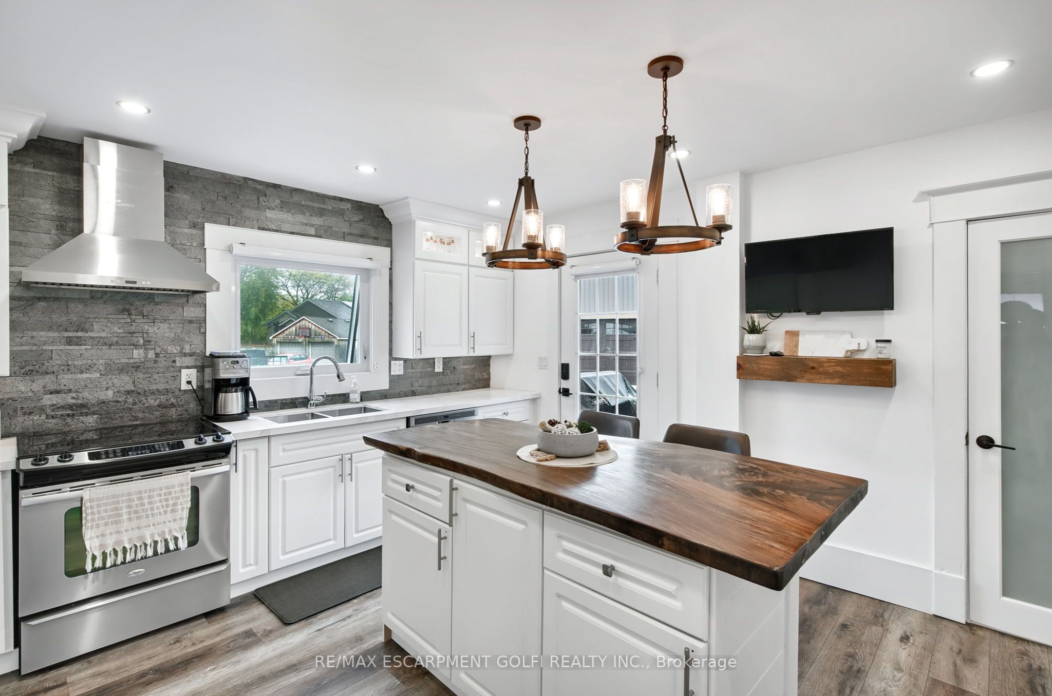 4279 East Avenue Property Photo 18