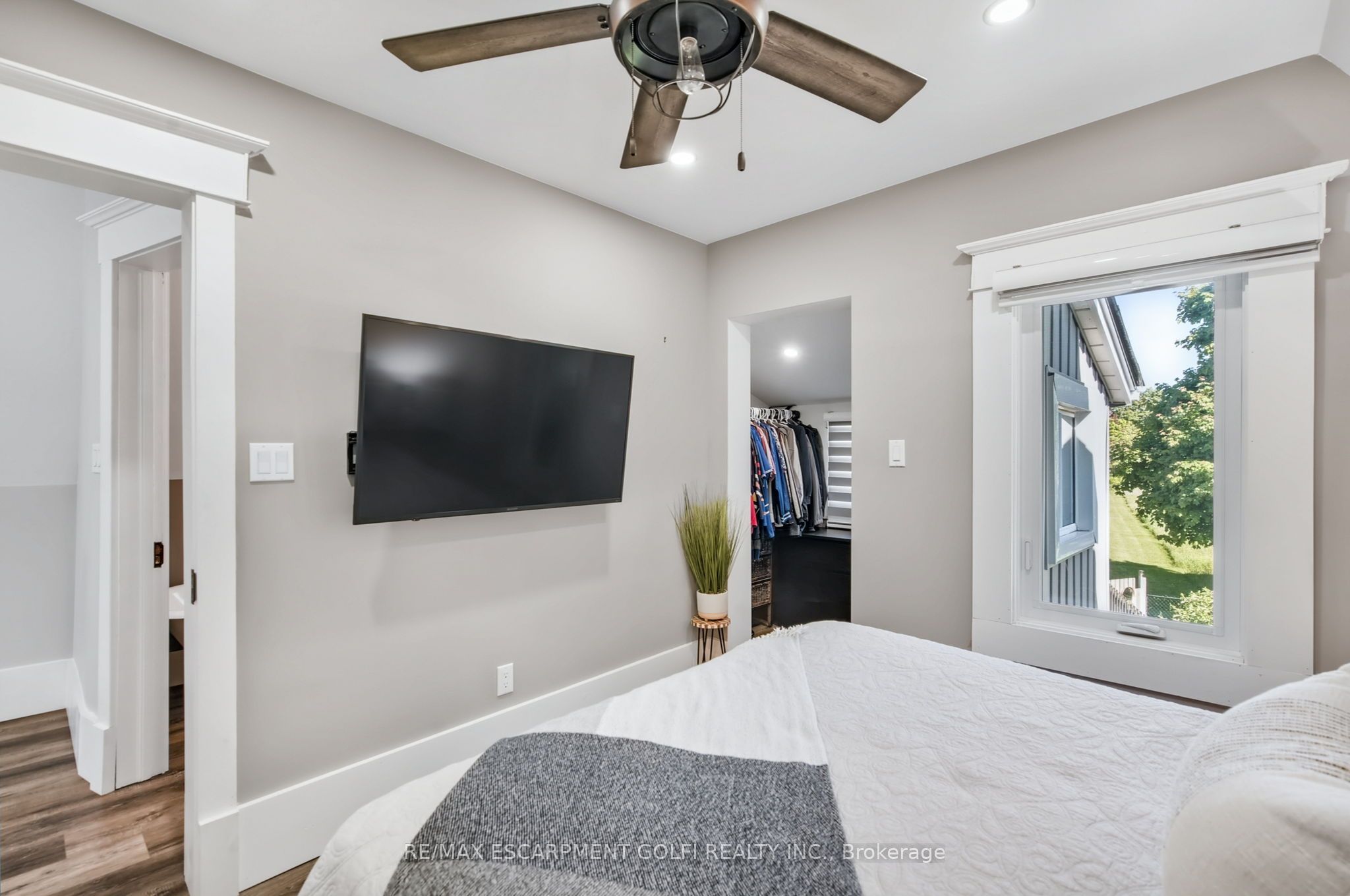 4279 East Avenue Property Photo 26