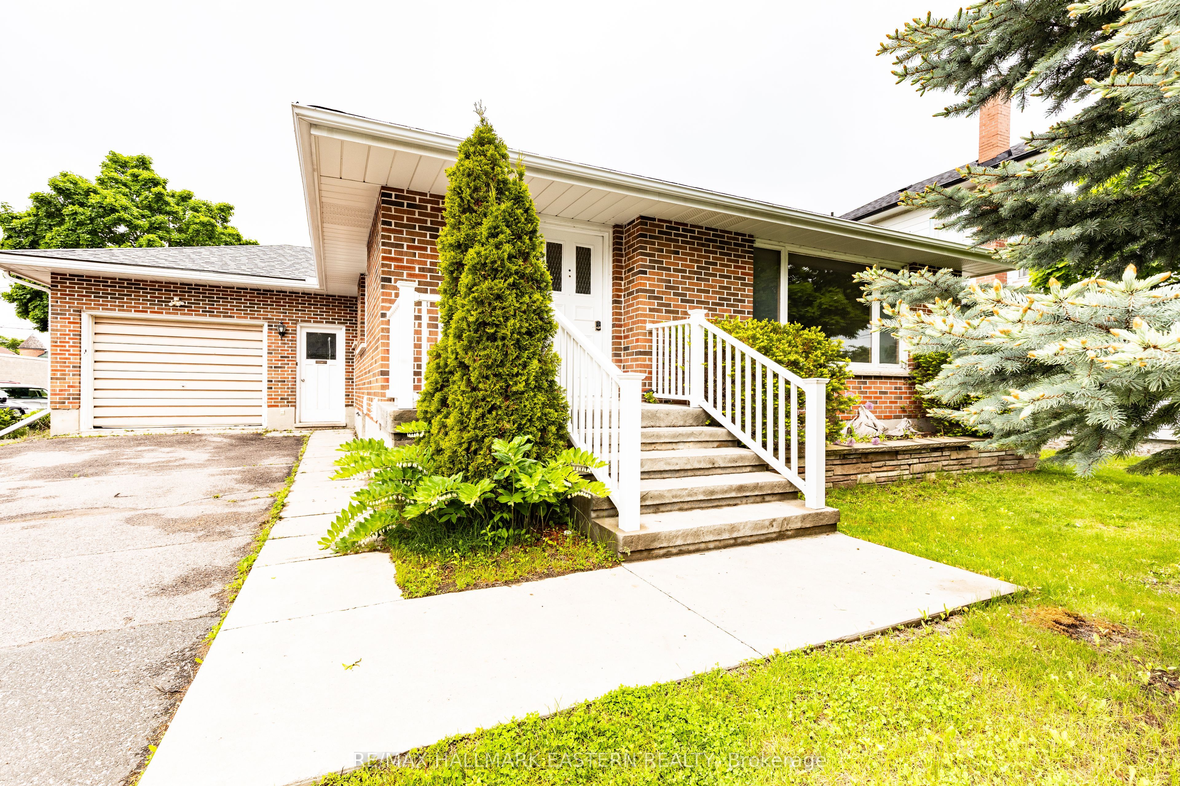 66 Doxsee Avenue N Property Photo 1