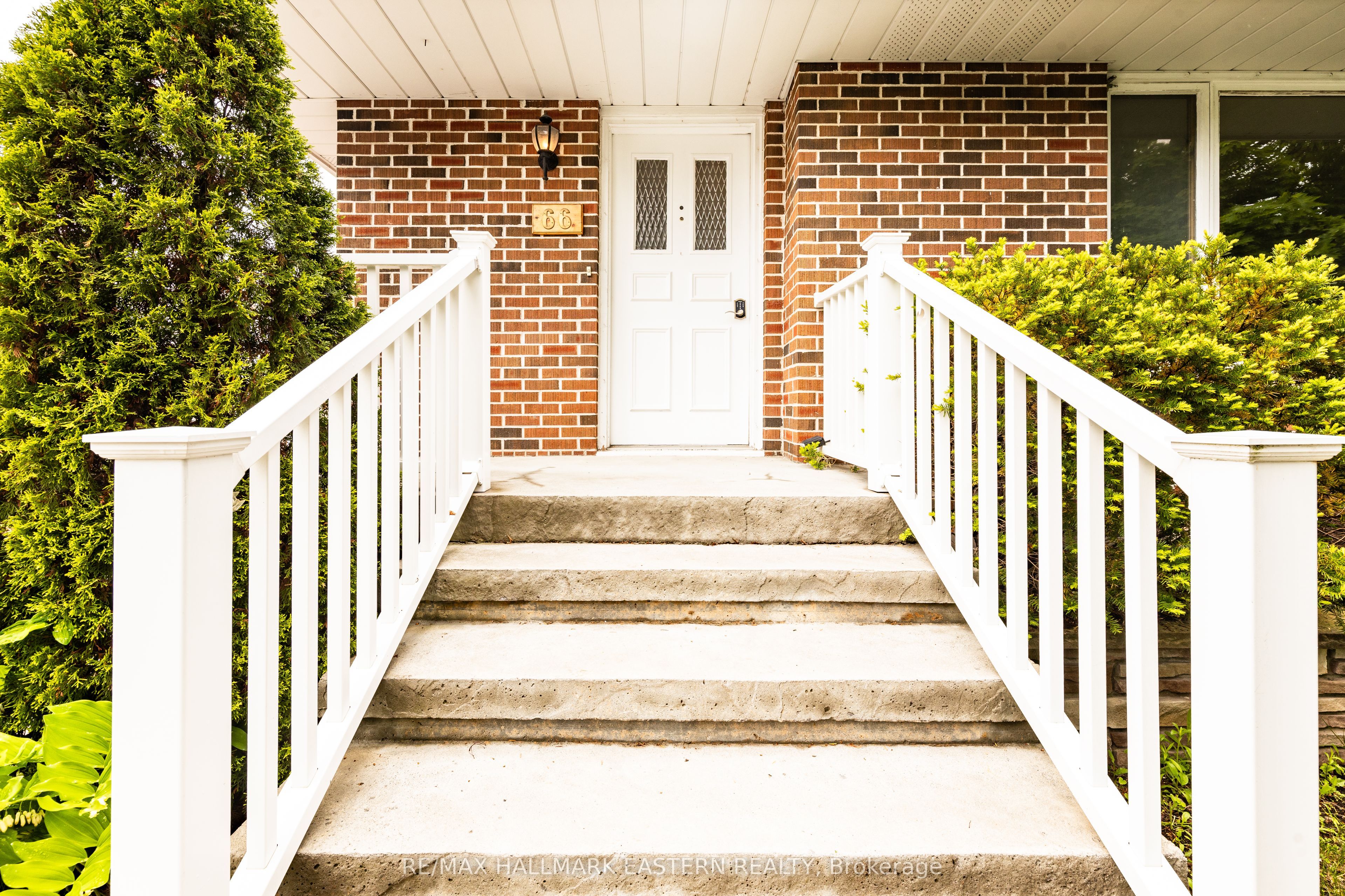 66 Doxsee Avenue N Property Photo 2