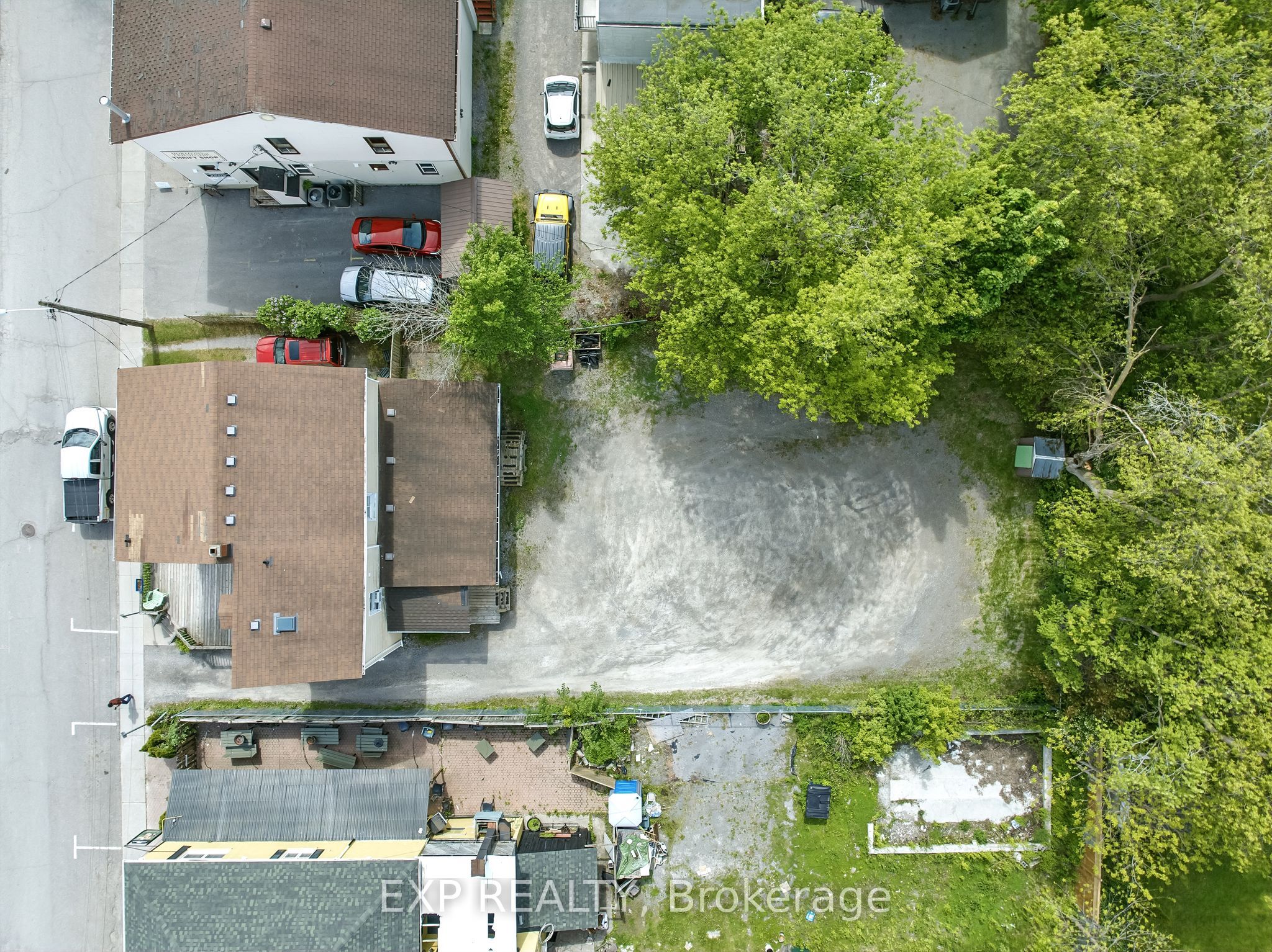 46 Covert St Property Photo 4