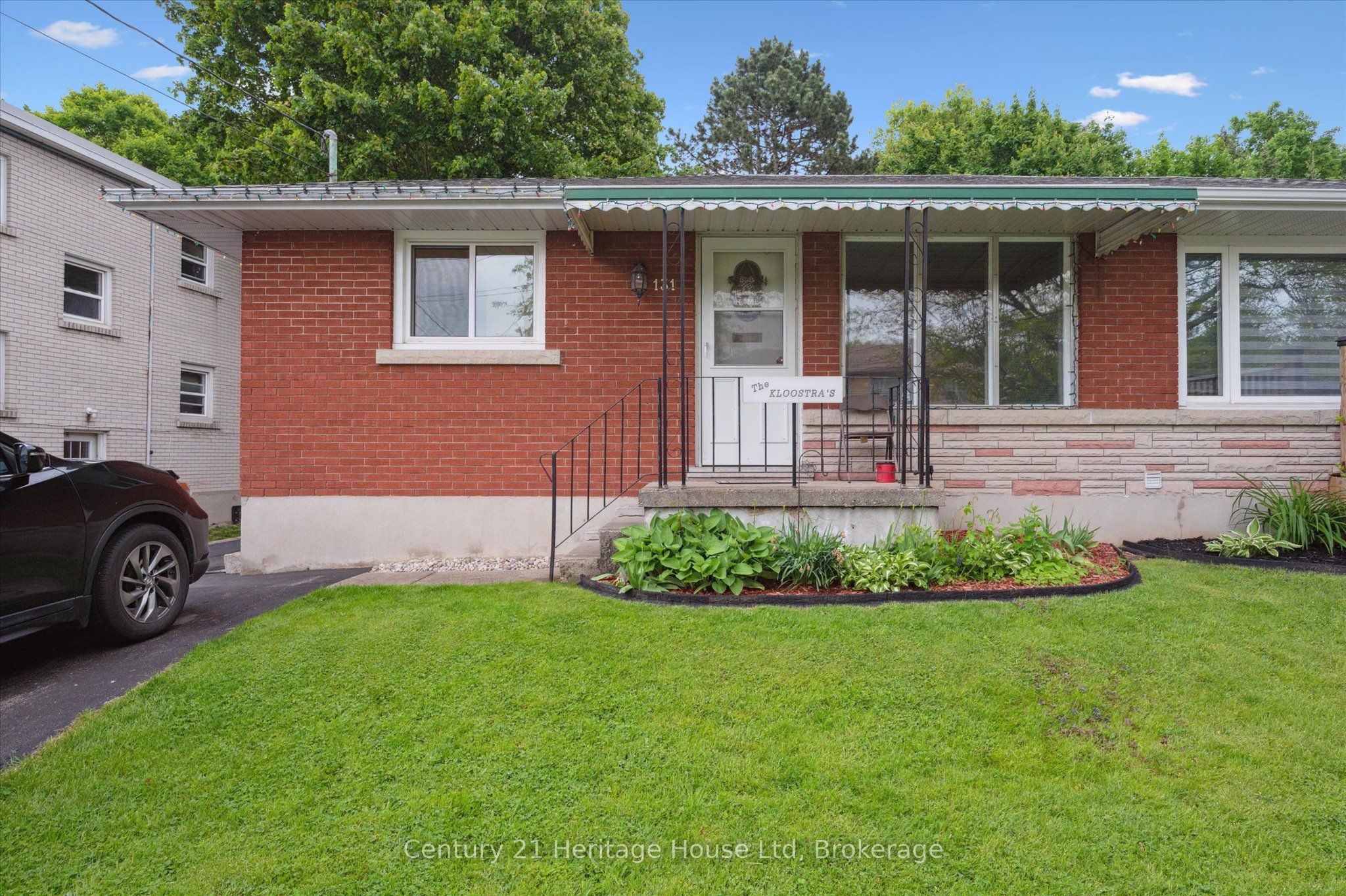 131 Waverley Dr Property Photo 1
