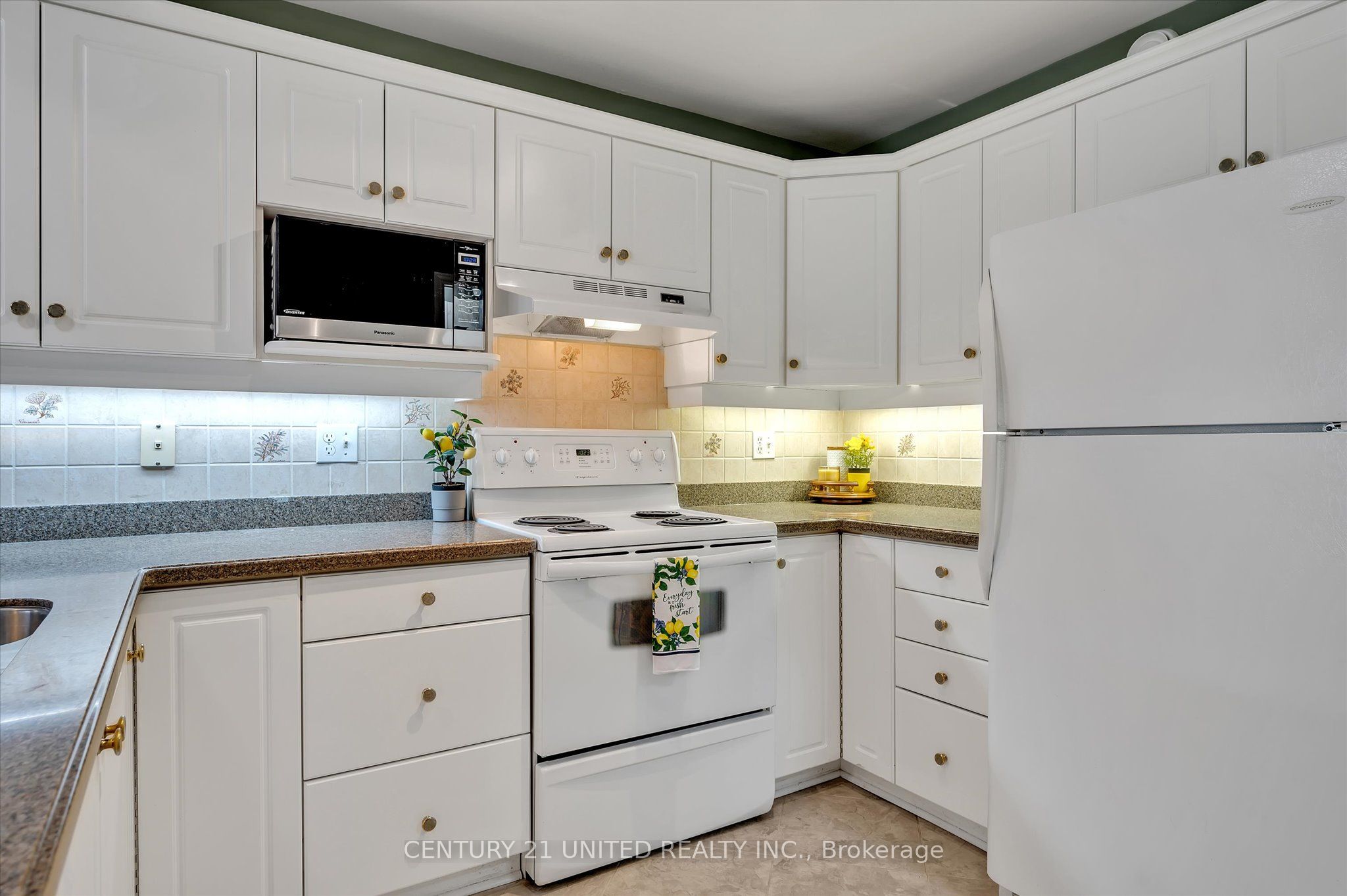 1329 White Crescent Property Photo 12