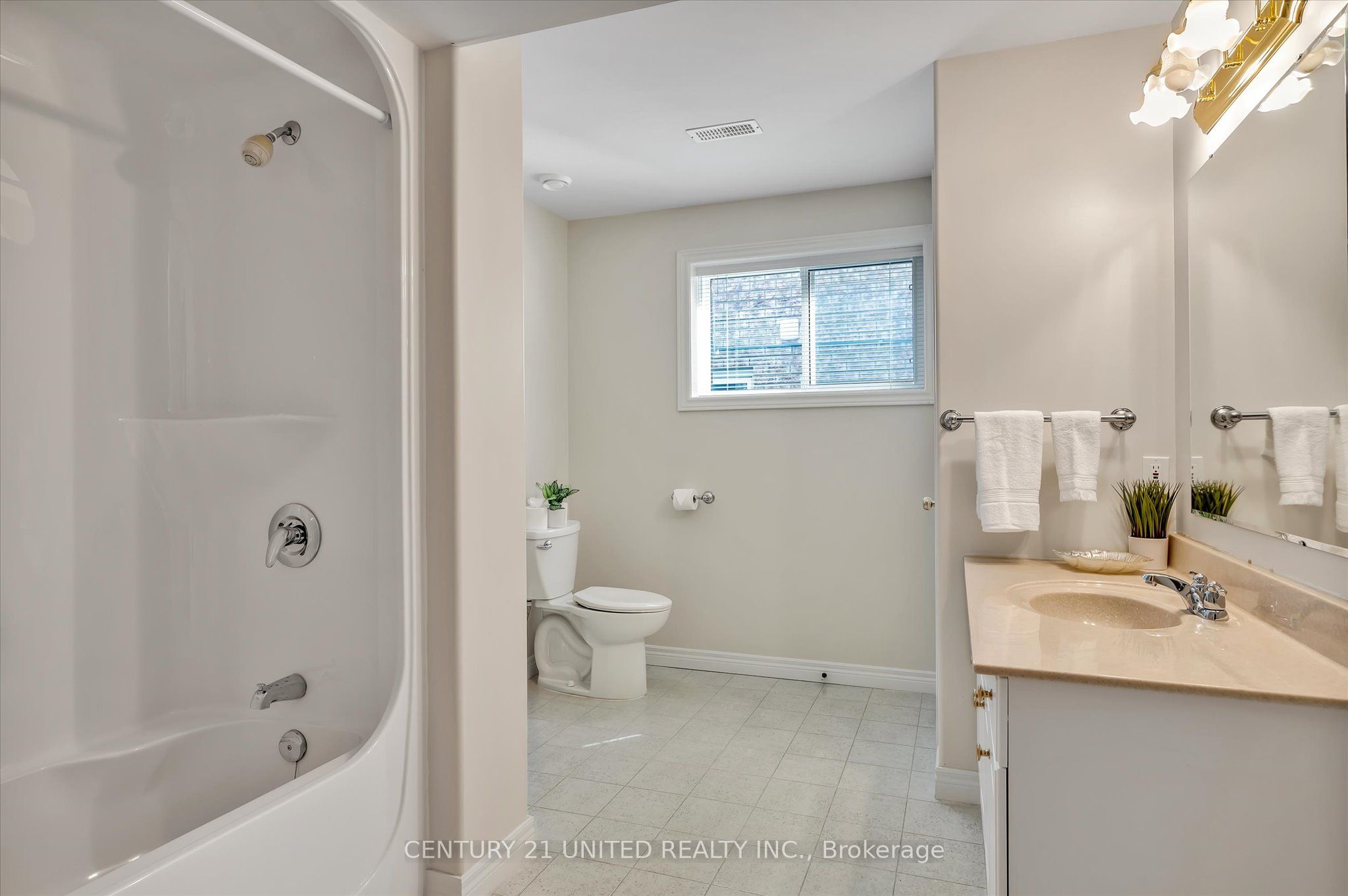 1329 White Crescent Property Photo 35