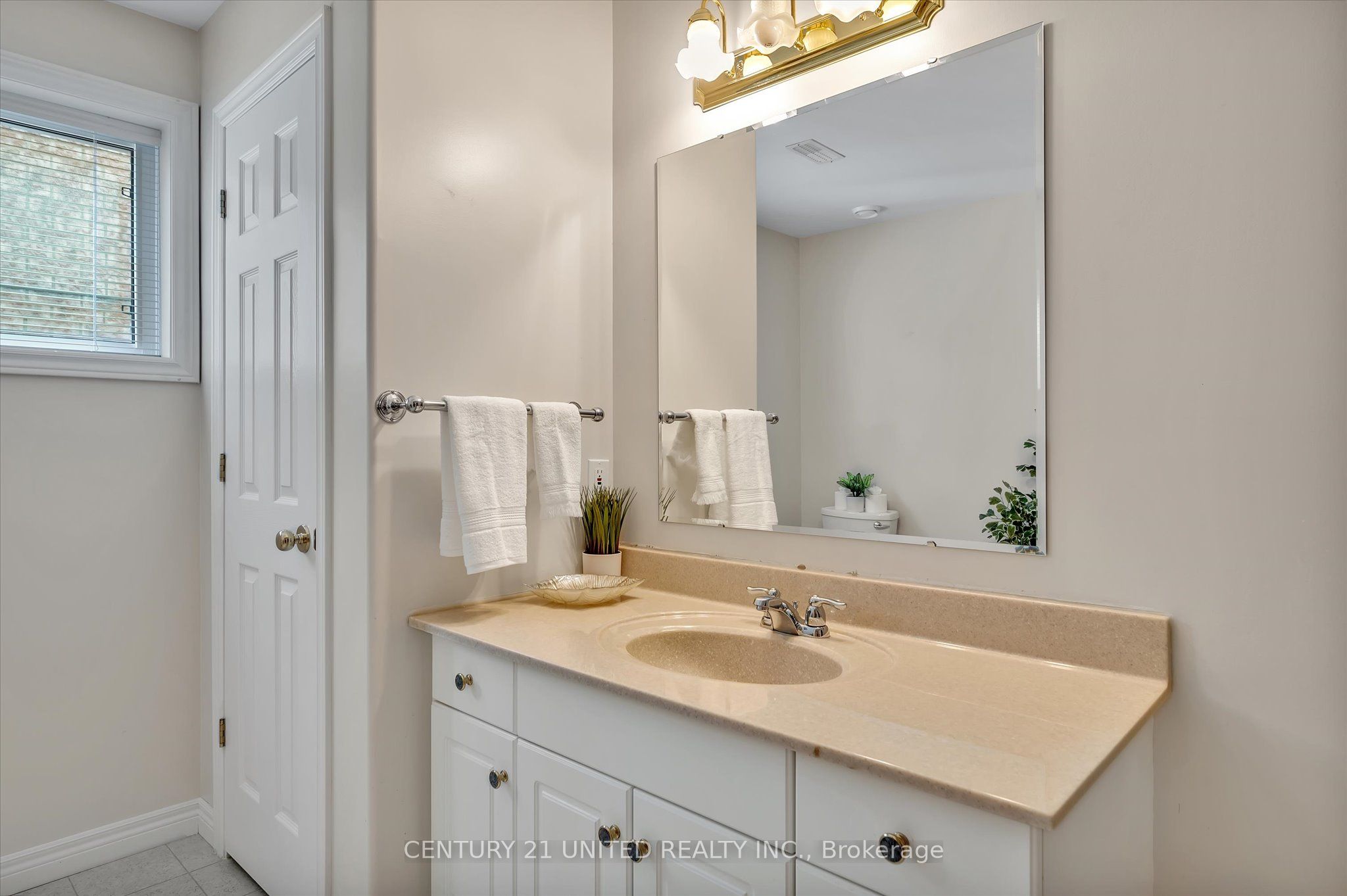 1329 White Crescent Property Photo 36