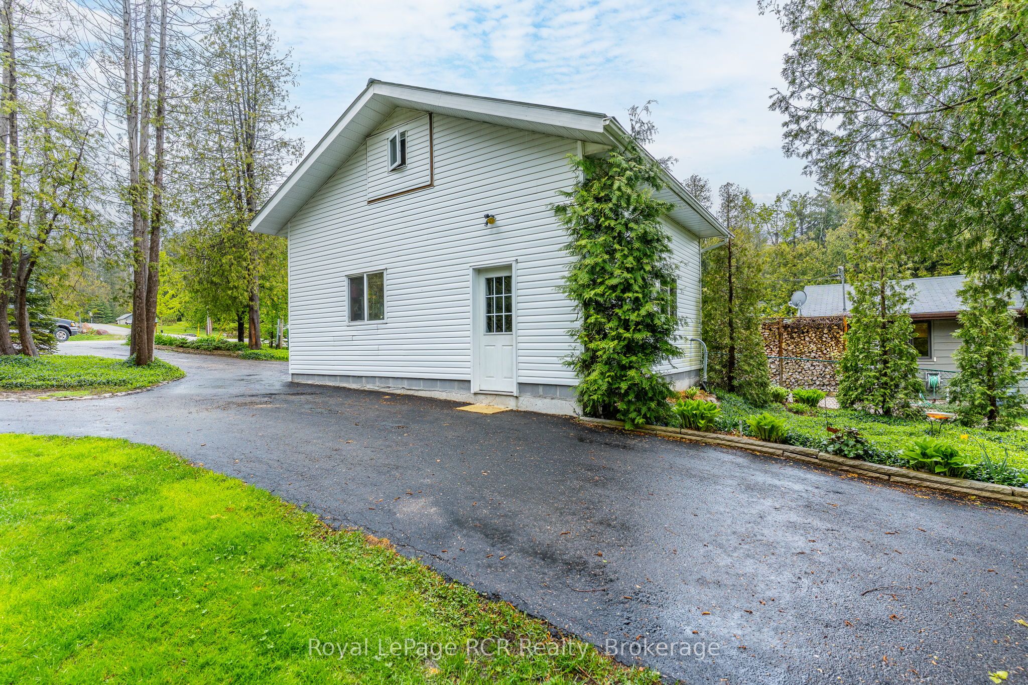 183 Lakeshore Road Property Photo 3