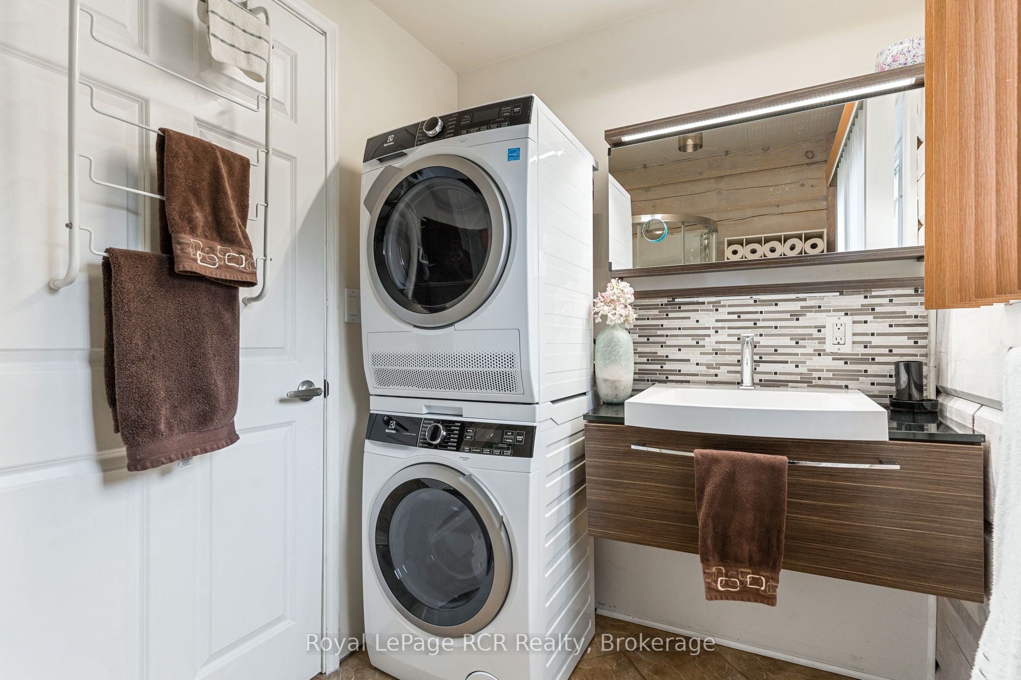 183 Lakeshore Road Property Photo 18