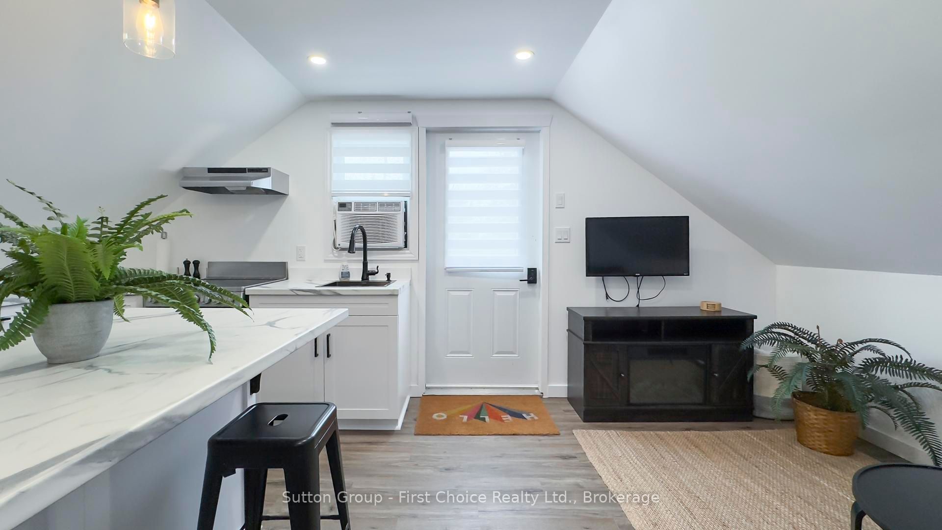 162 Wellington Street S Property Photo 11