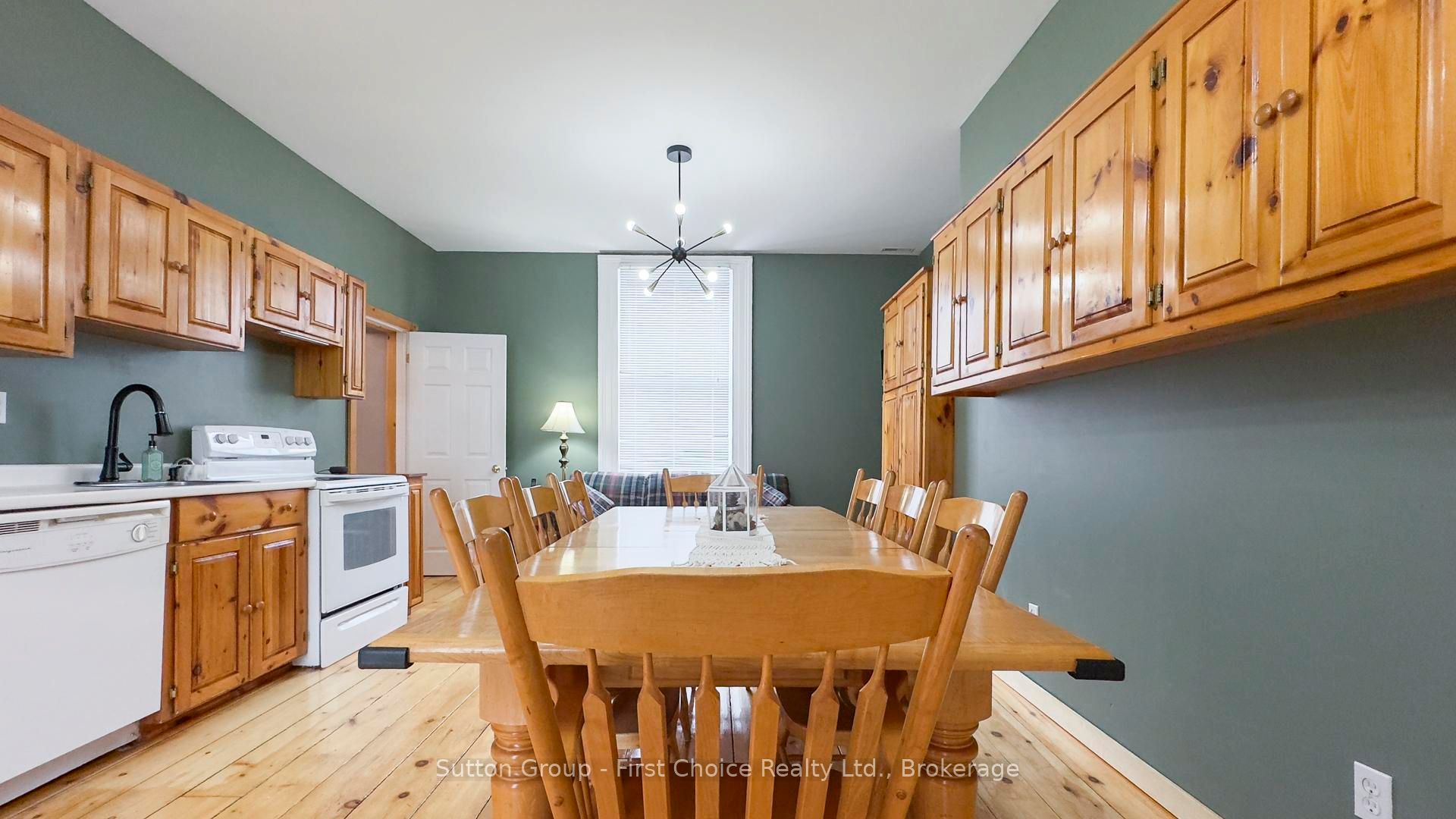 162 Wellington Street S Property Photo 29