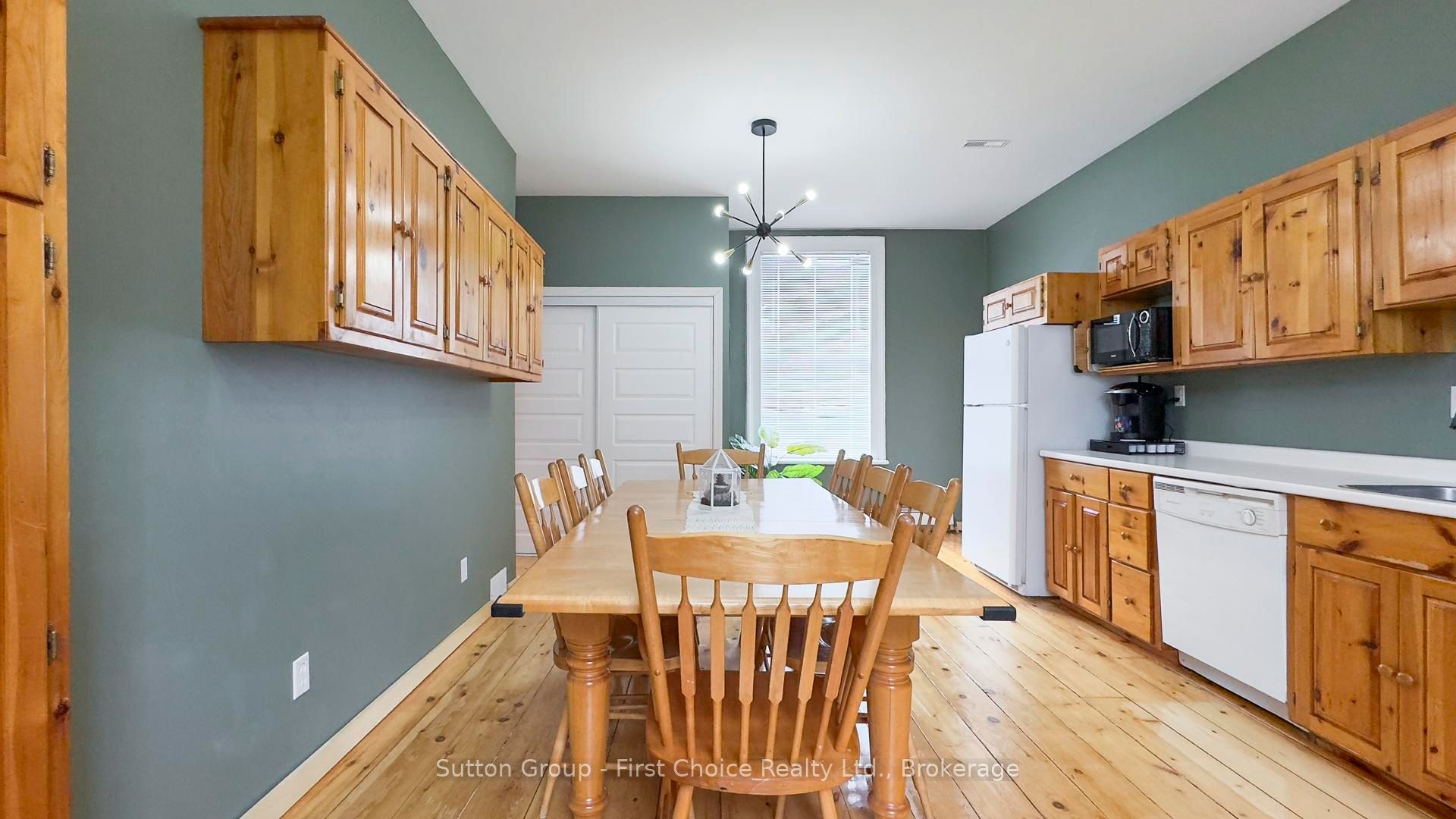 162 Wellington Street S Property Photo 34