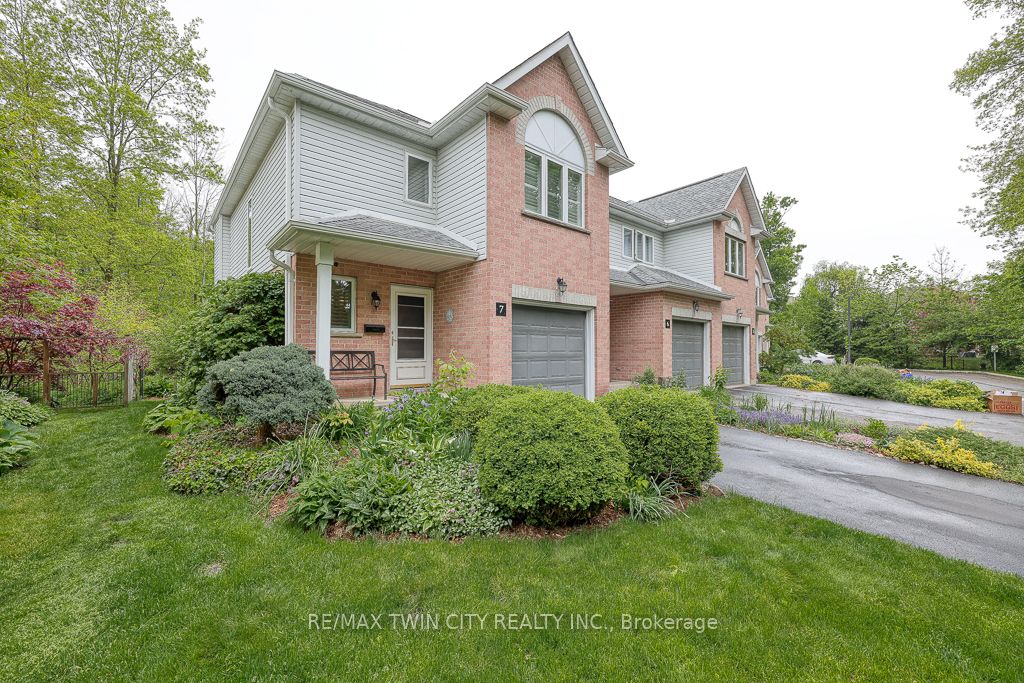 #7 - 20 Forrest Avenue Property Photo 1