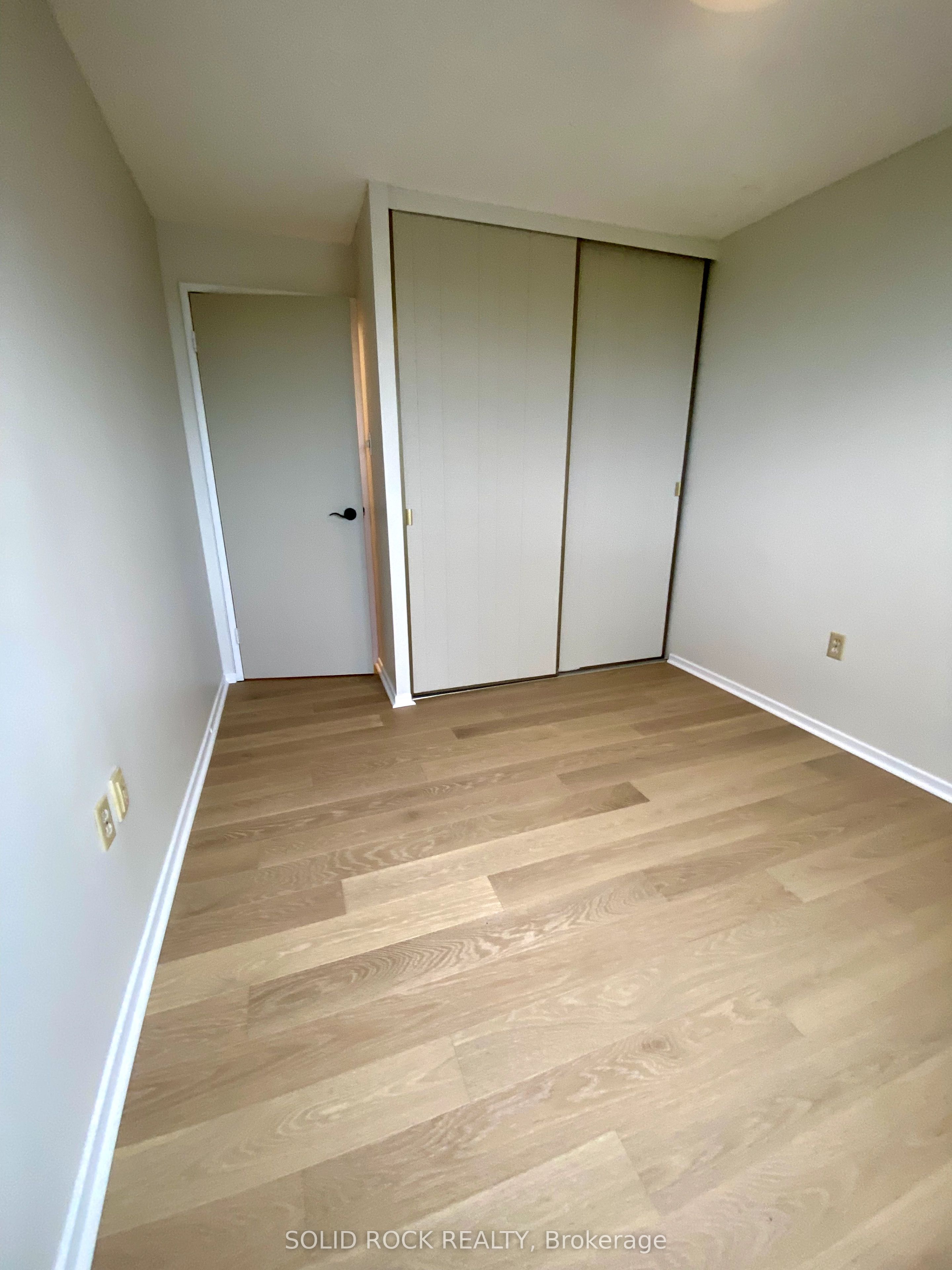 #902 - 3100 Carling Avenue Property Photo 8