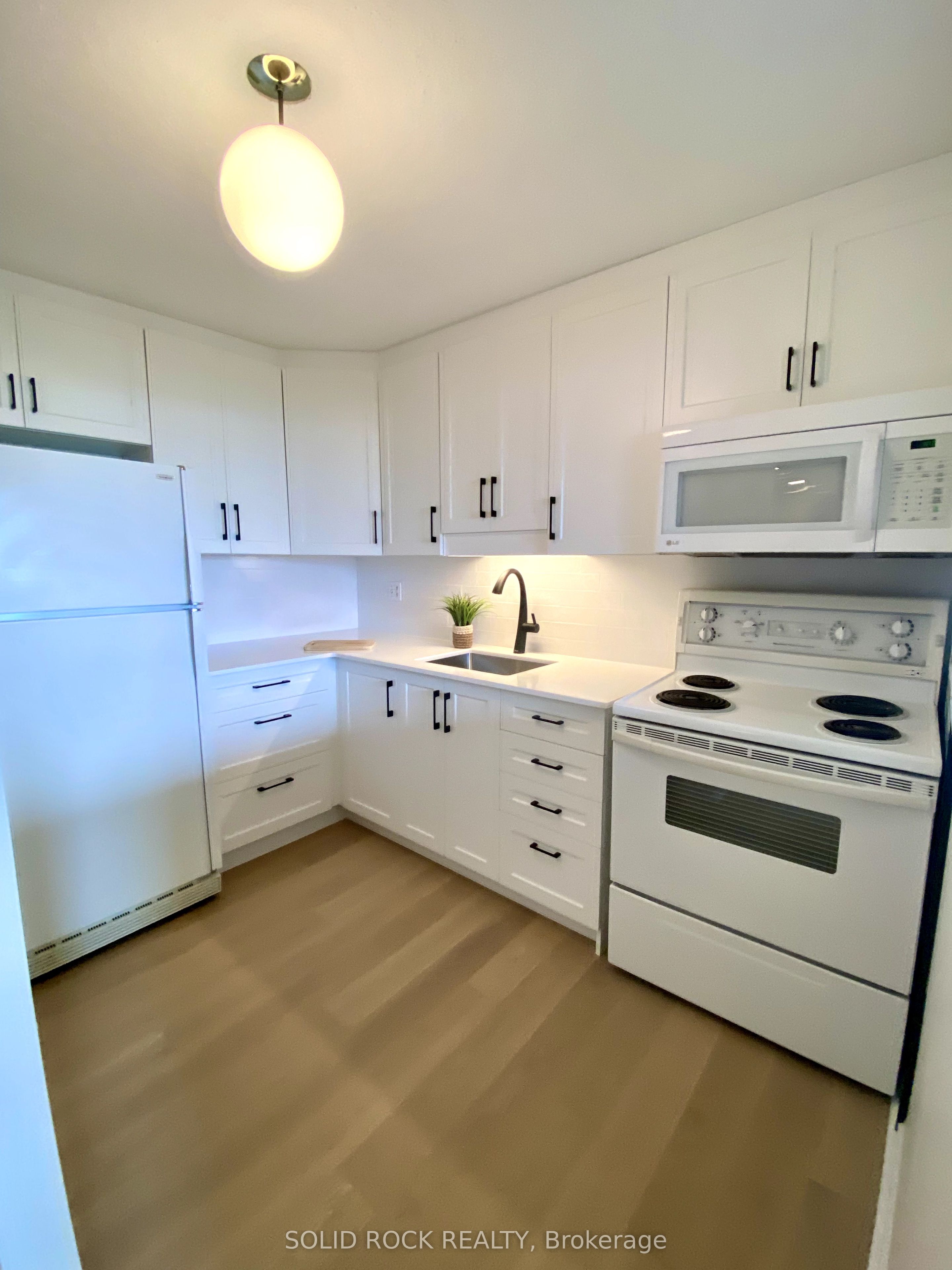 #902 - 3100 Carling Avenue Property Photo 19